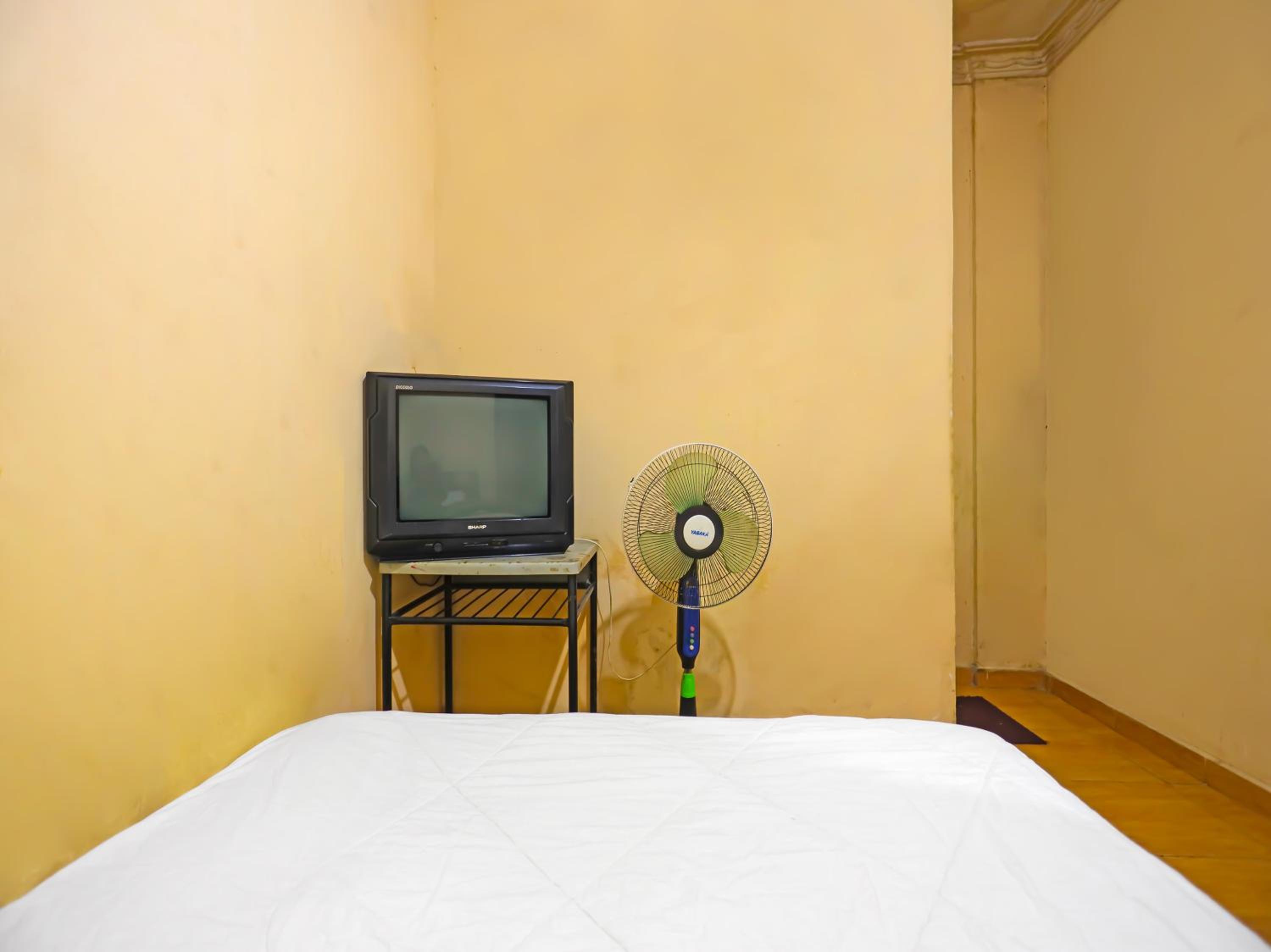 Budget Double Room - Photo 4
