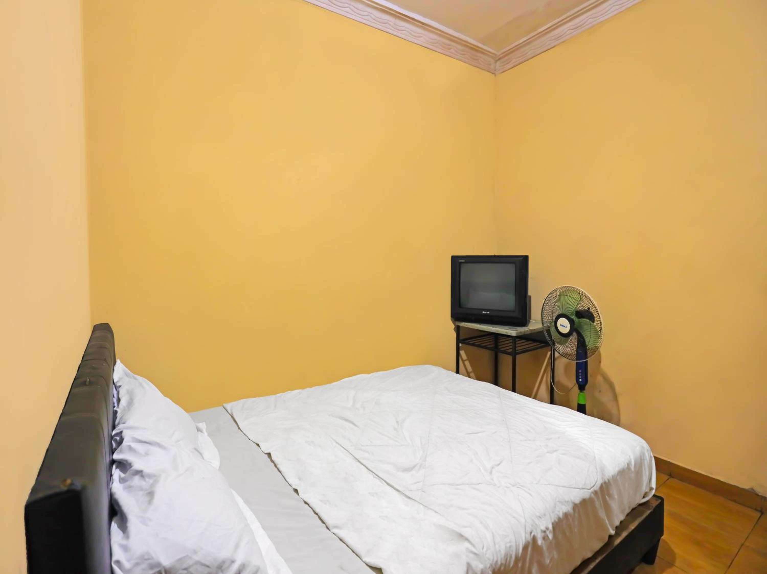 Budget Double Room - Photo 3