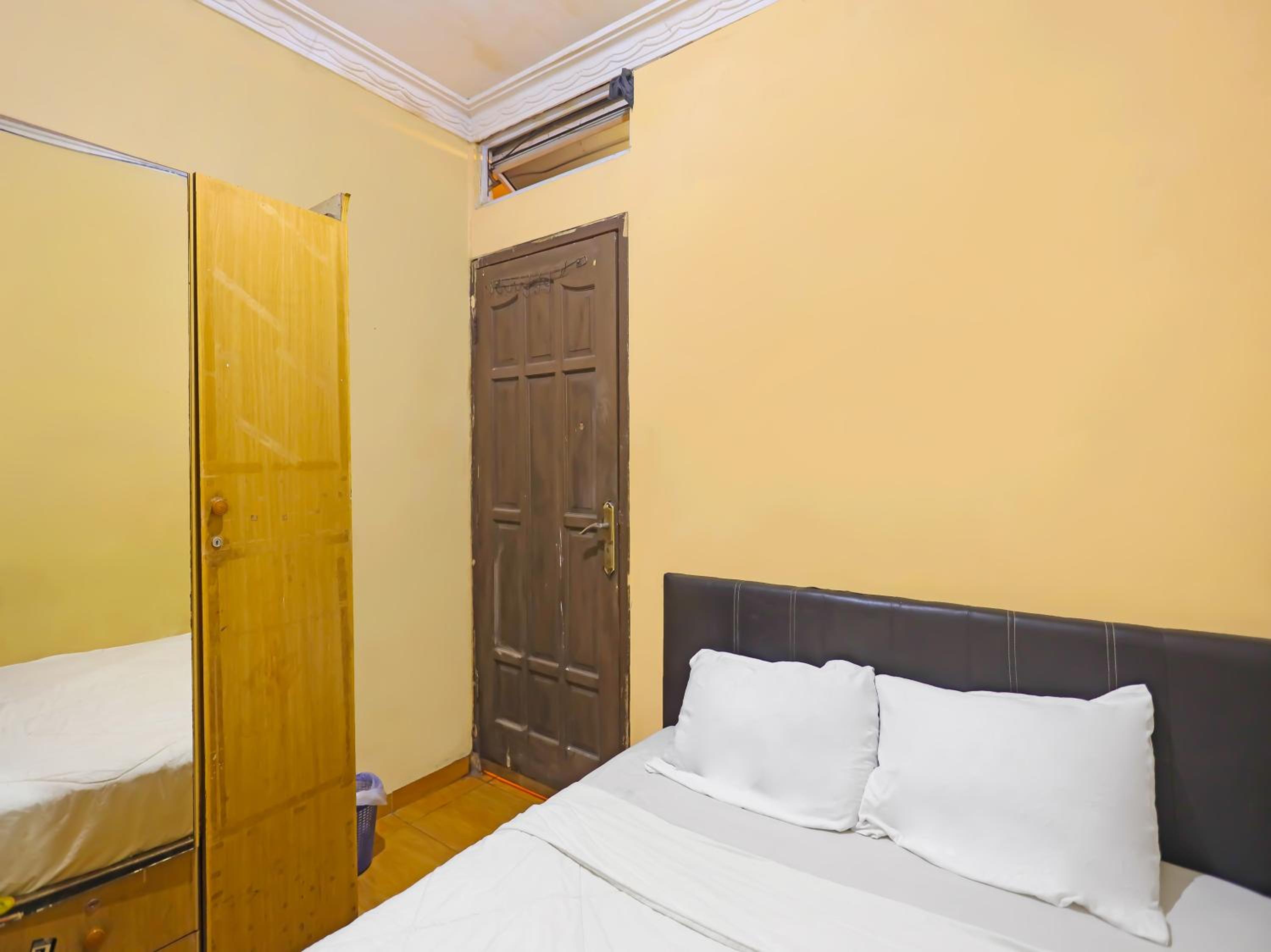 Budget Double Room - Photo 5