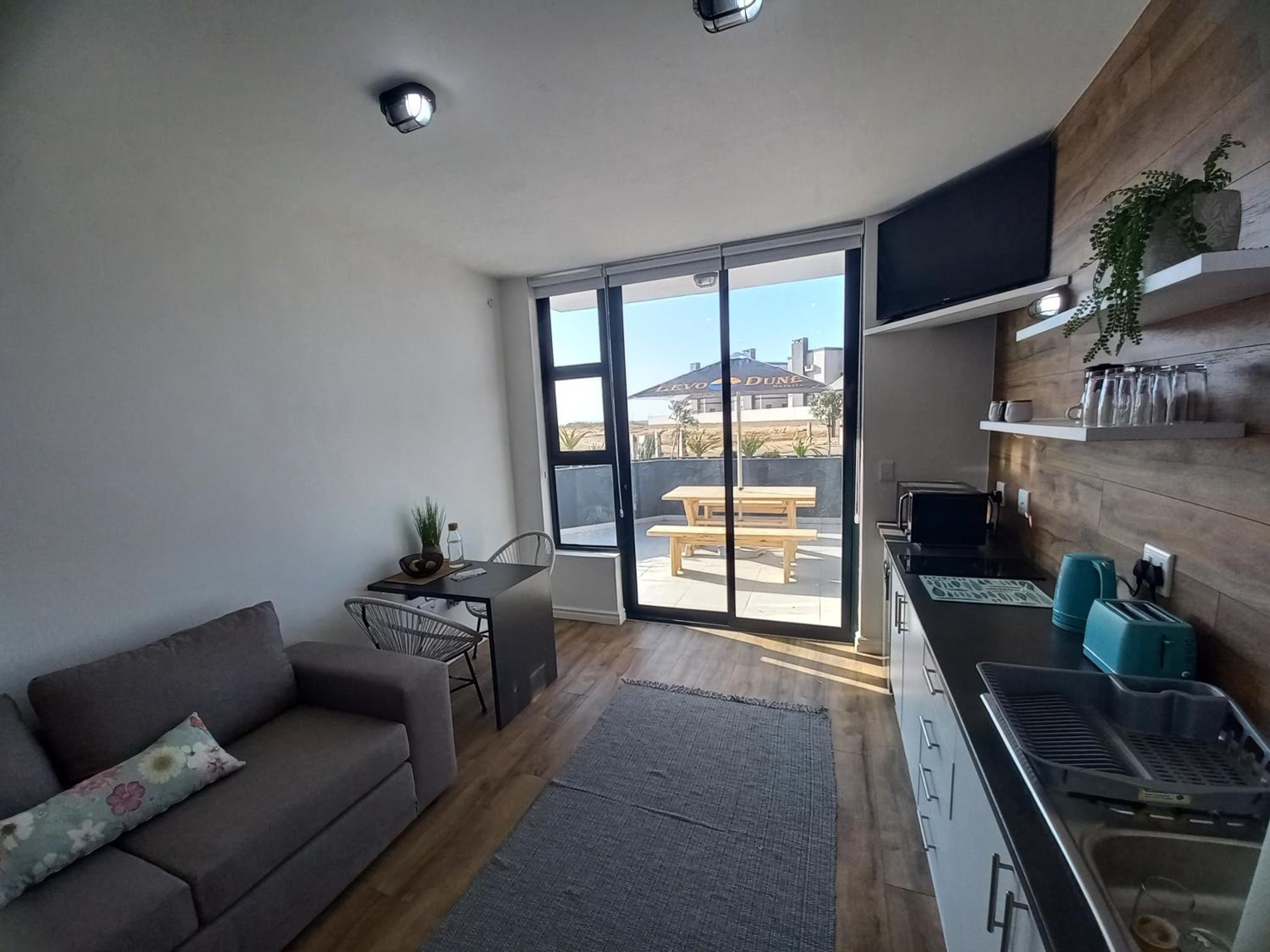 One-Bedroom Apartment photo 1