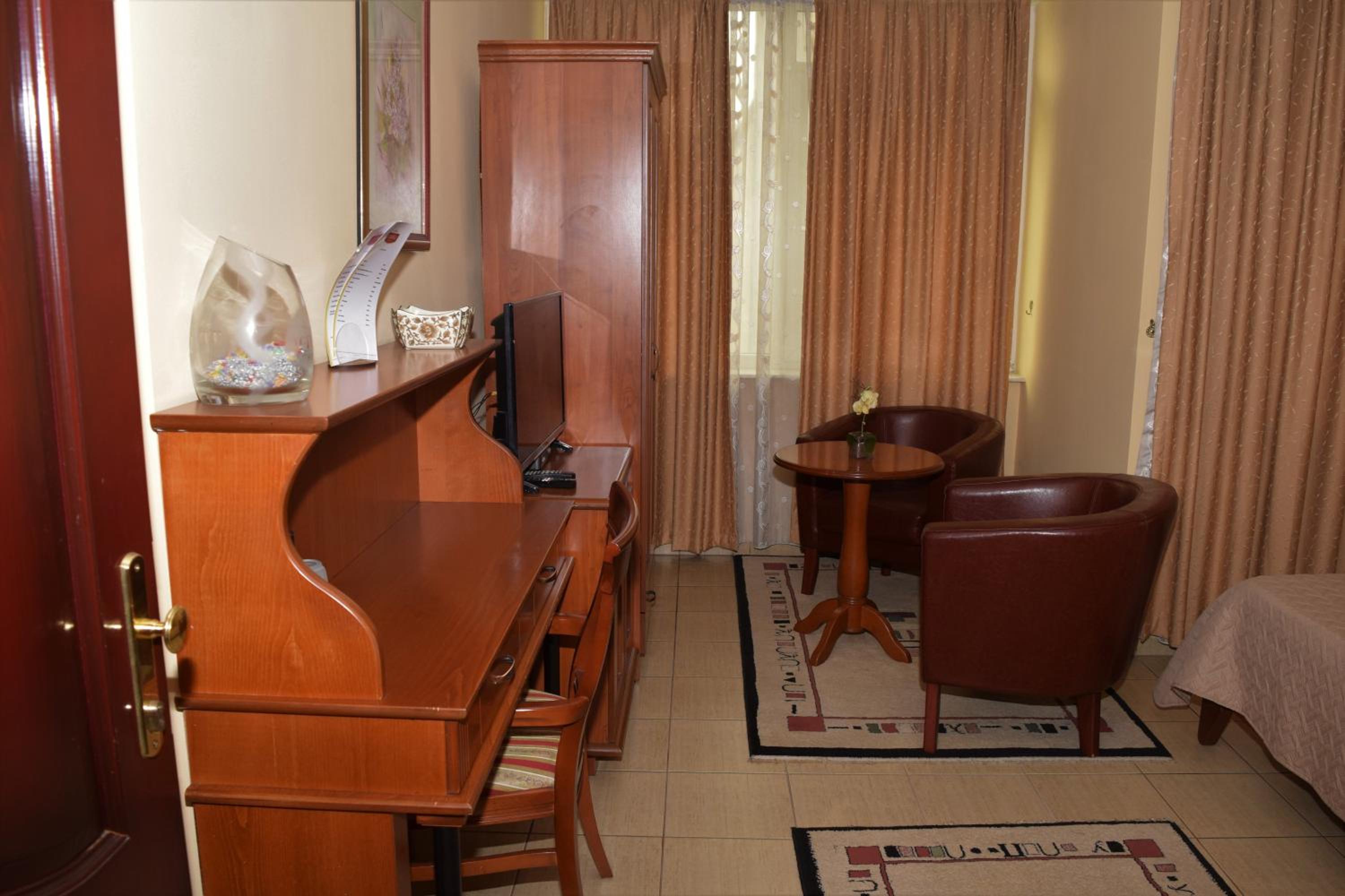 Large Double Room - Photo 18