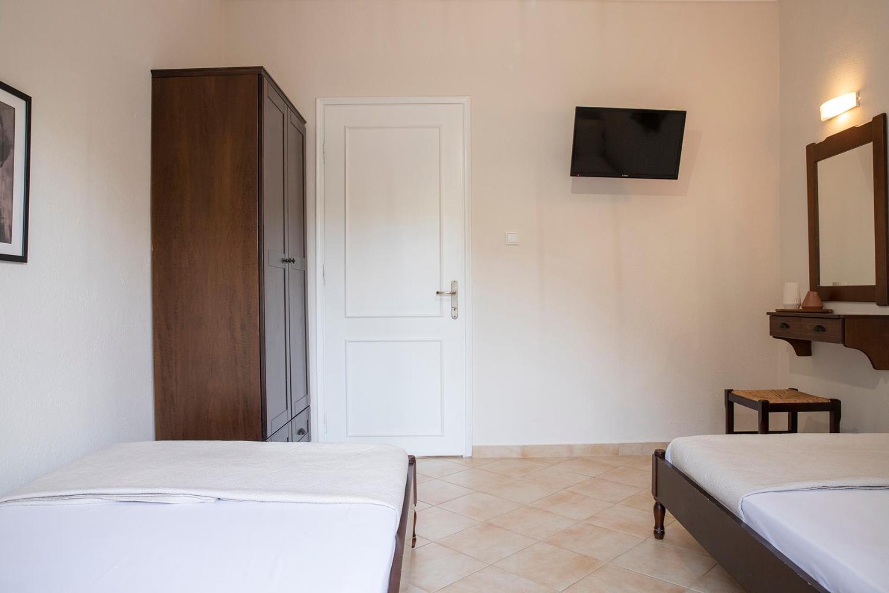 One-Bedroom Apartment with Balcony - Photo 4