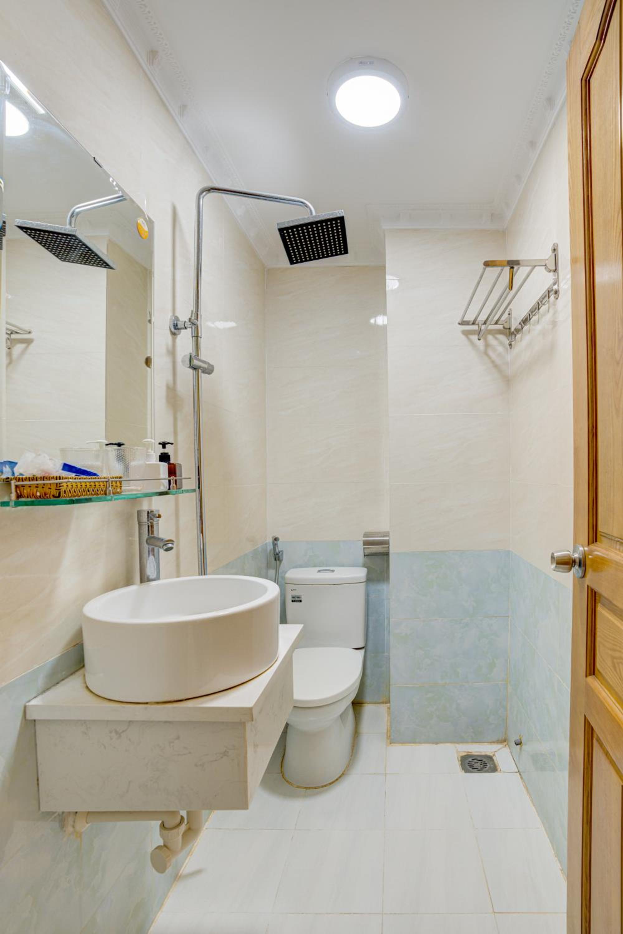 Standard Double Room - Photo 8