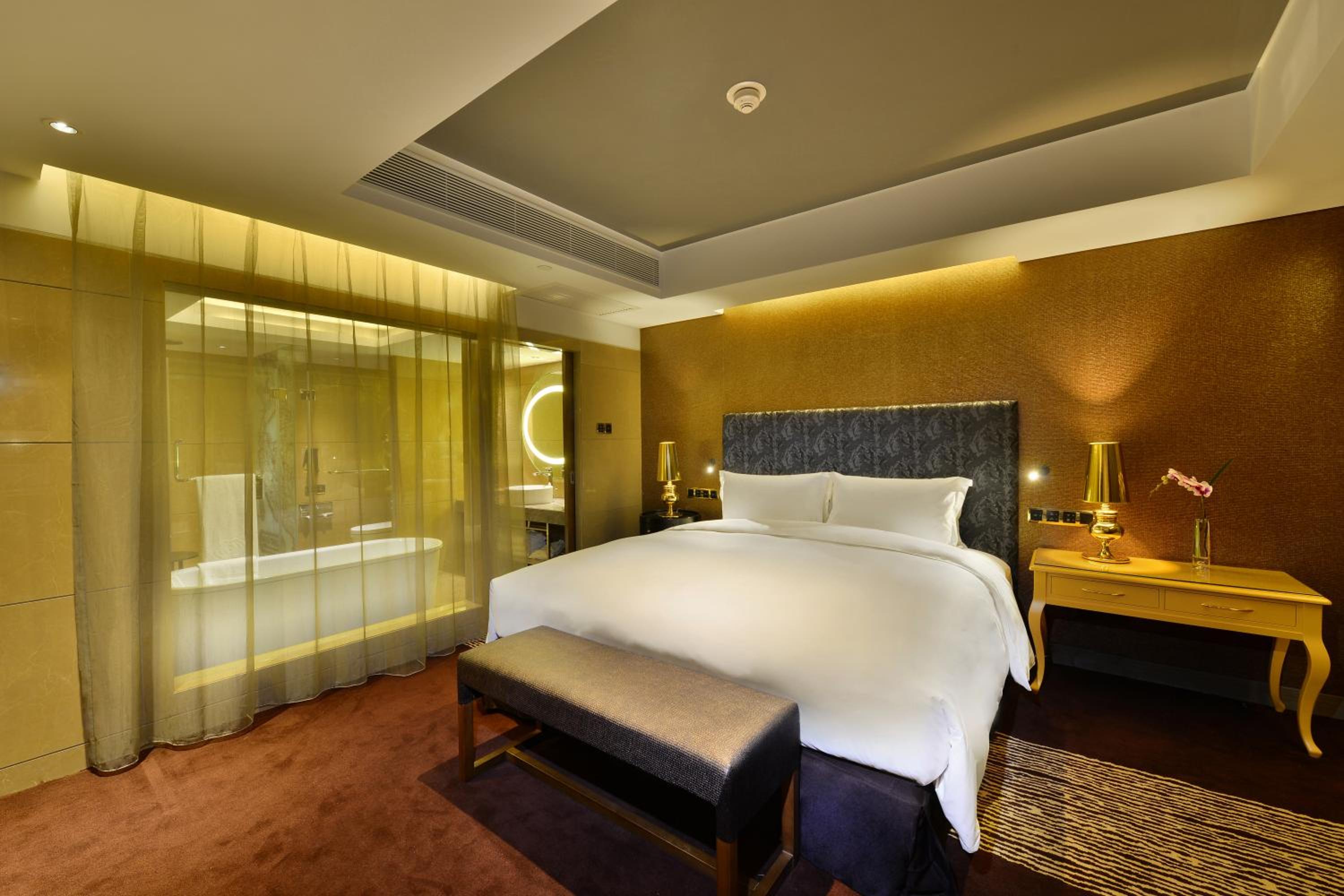 SUPERIOR ROOM with 1 King Size Bed, Club Millésime Access - Photo 3