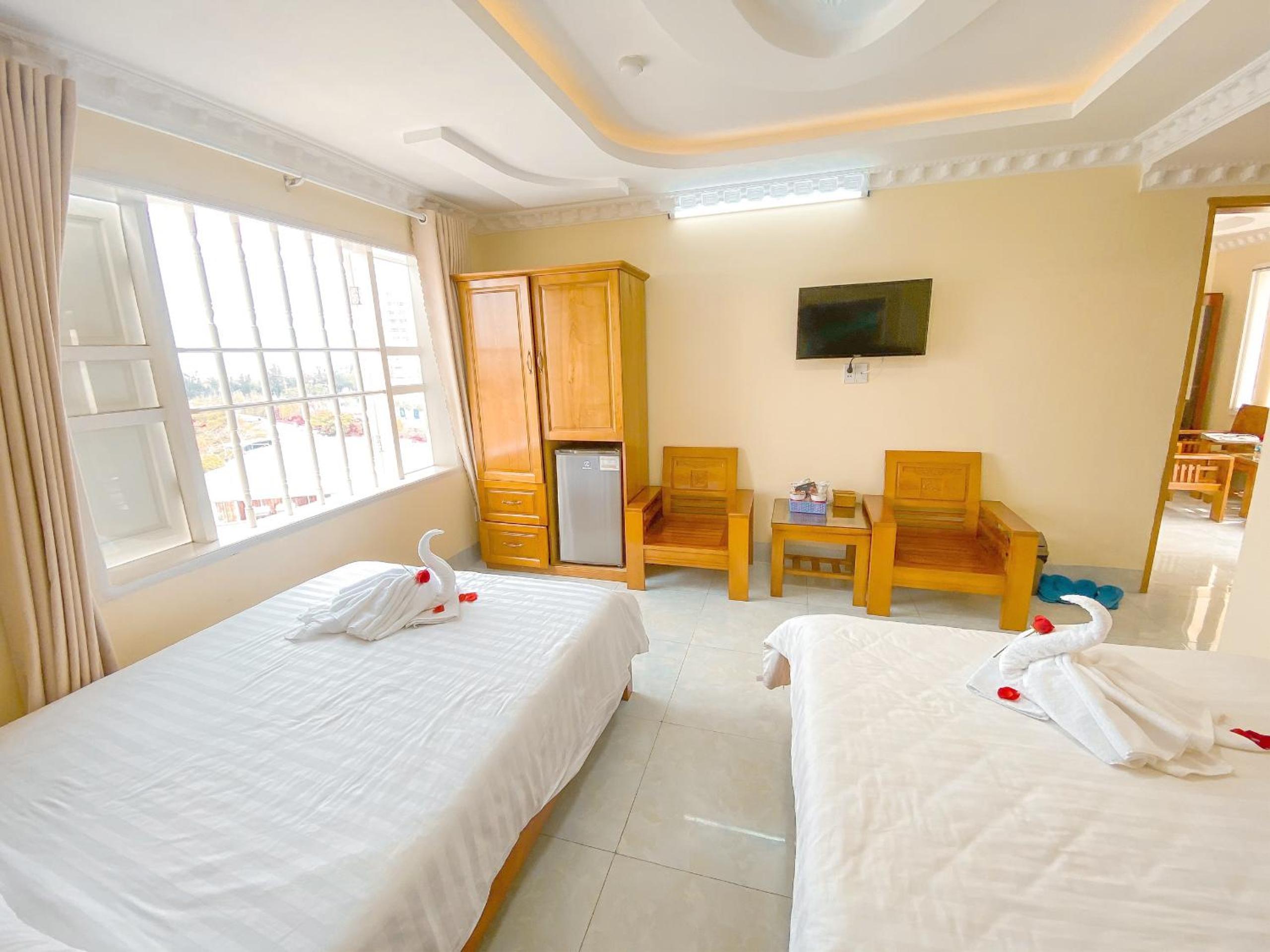 Standard Family Room - Photo 3