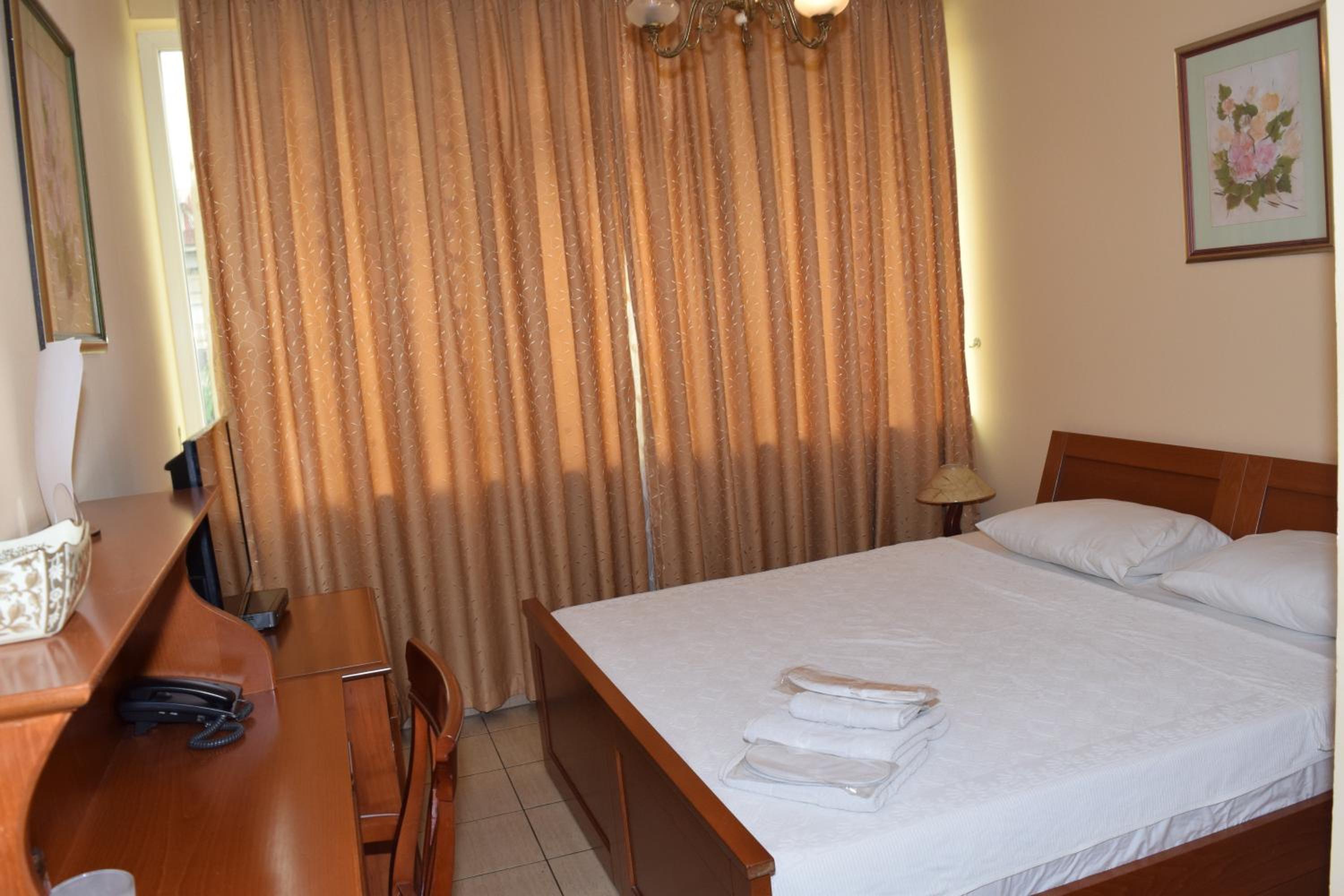 Double Room - Photo 5
