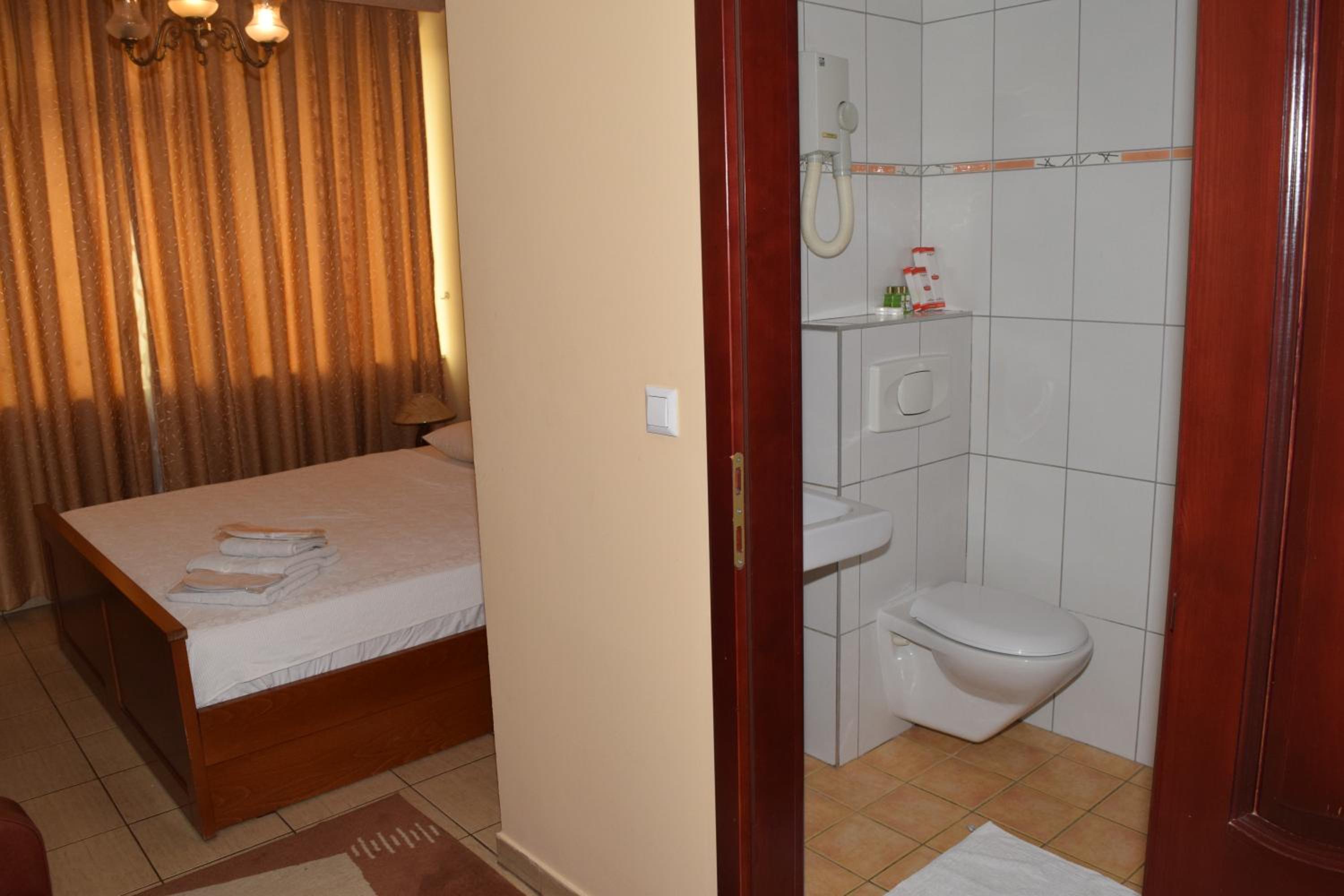 Double Room - Photo 3
