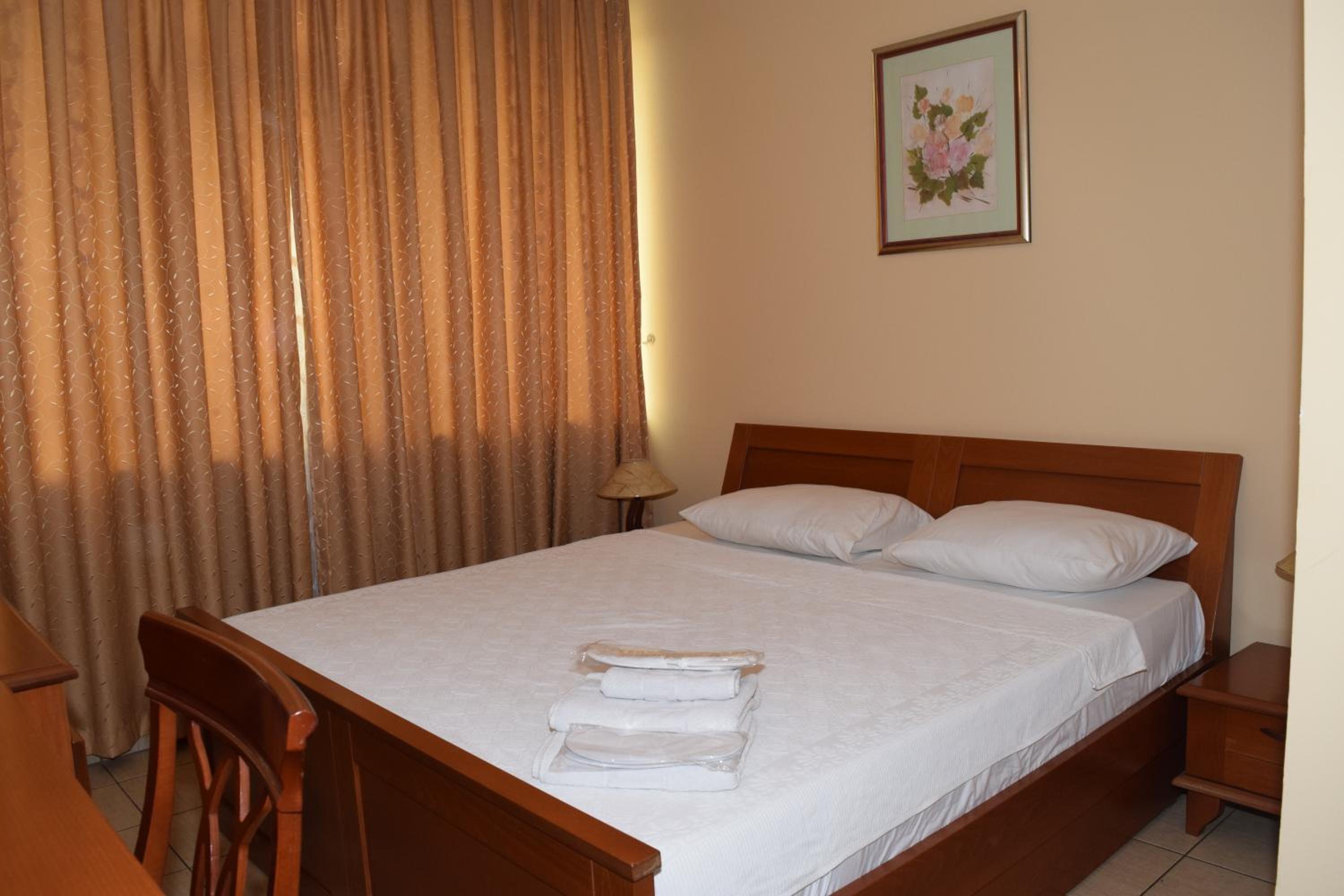 Double Room - Photo 7