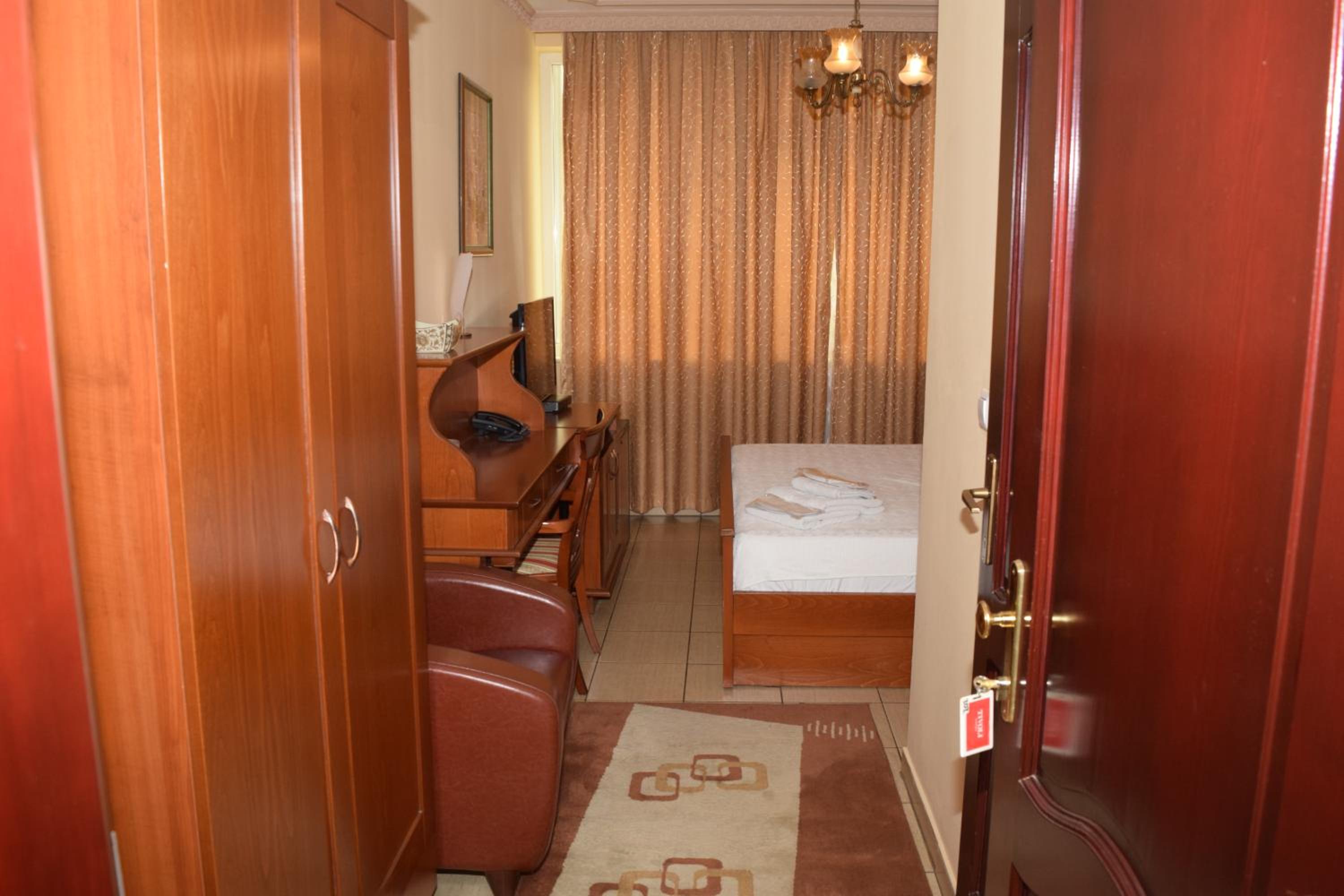 Double Room - Photo 4