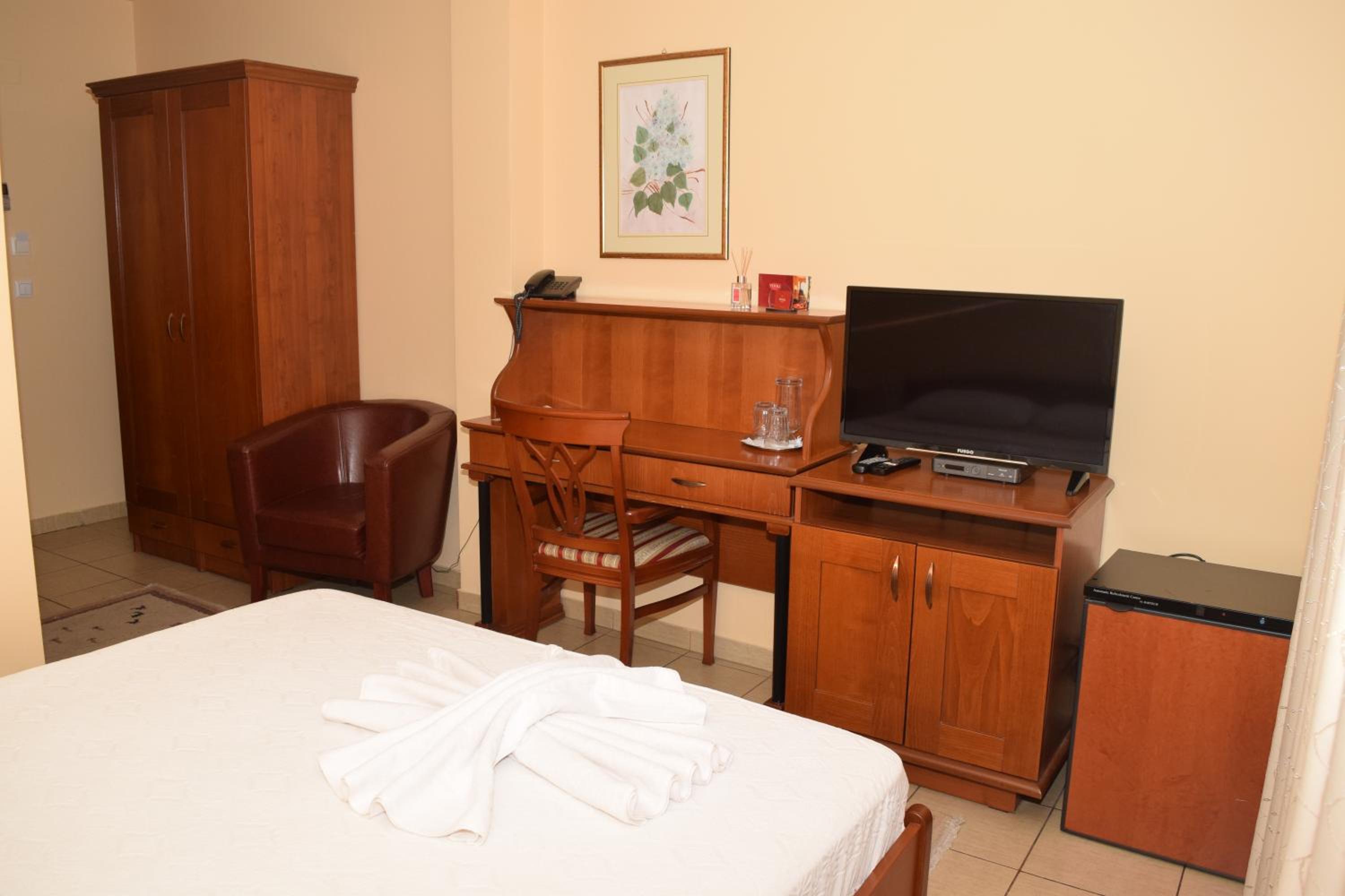 Double Room - Photo 10