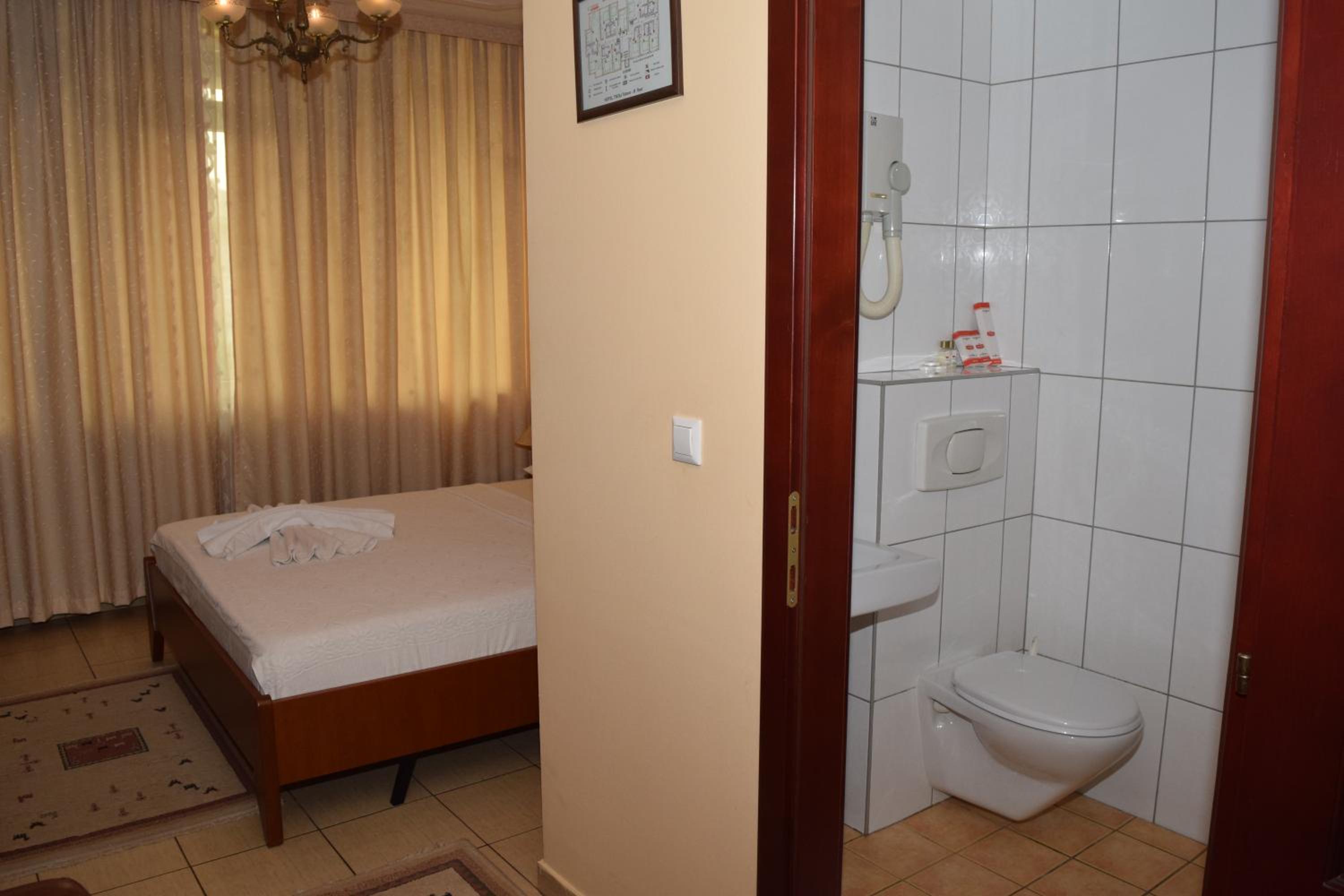 Double Room - Photo 11