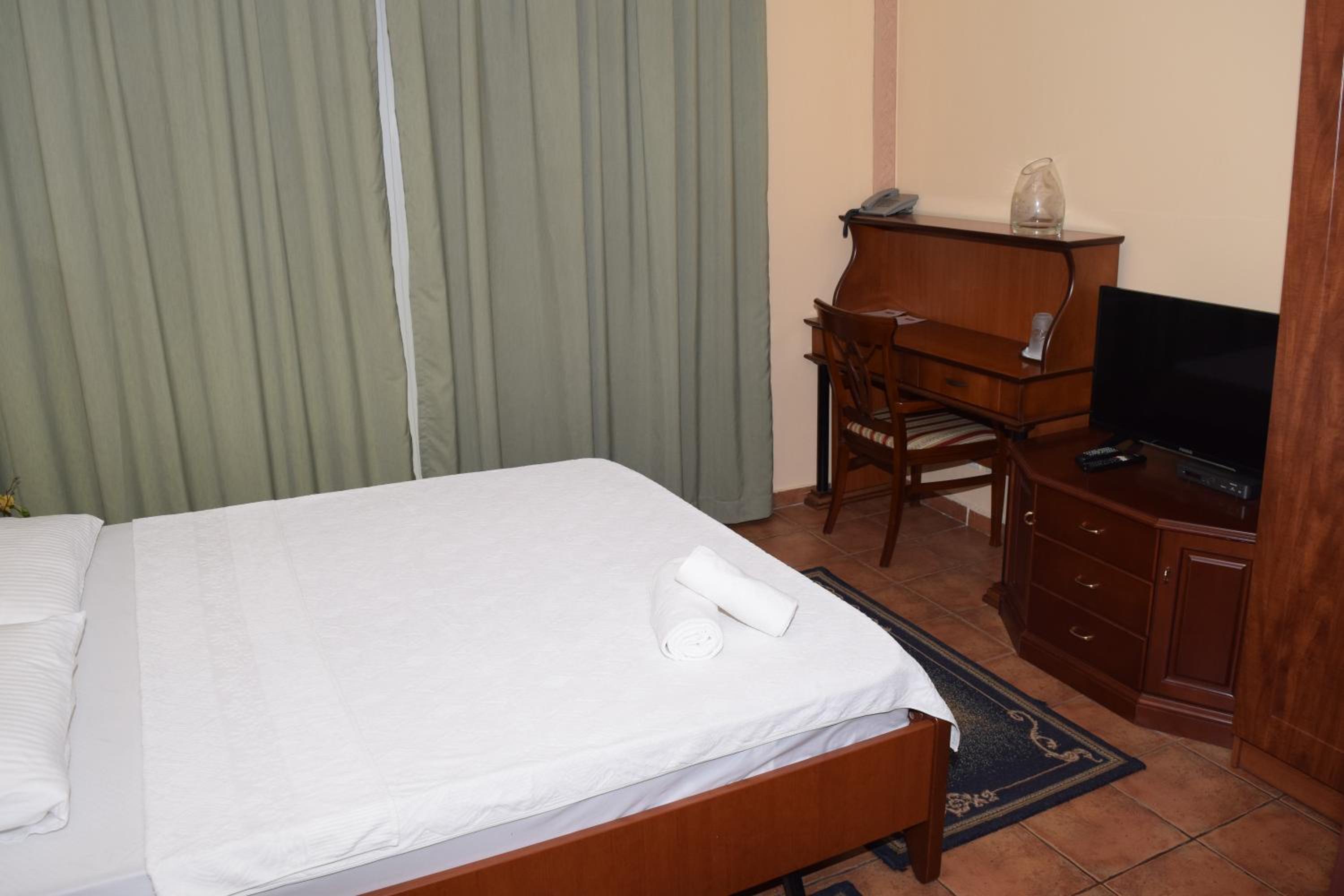 Double Room - Photo 13