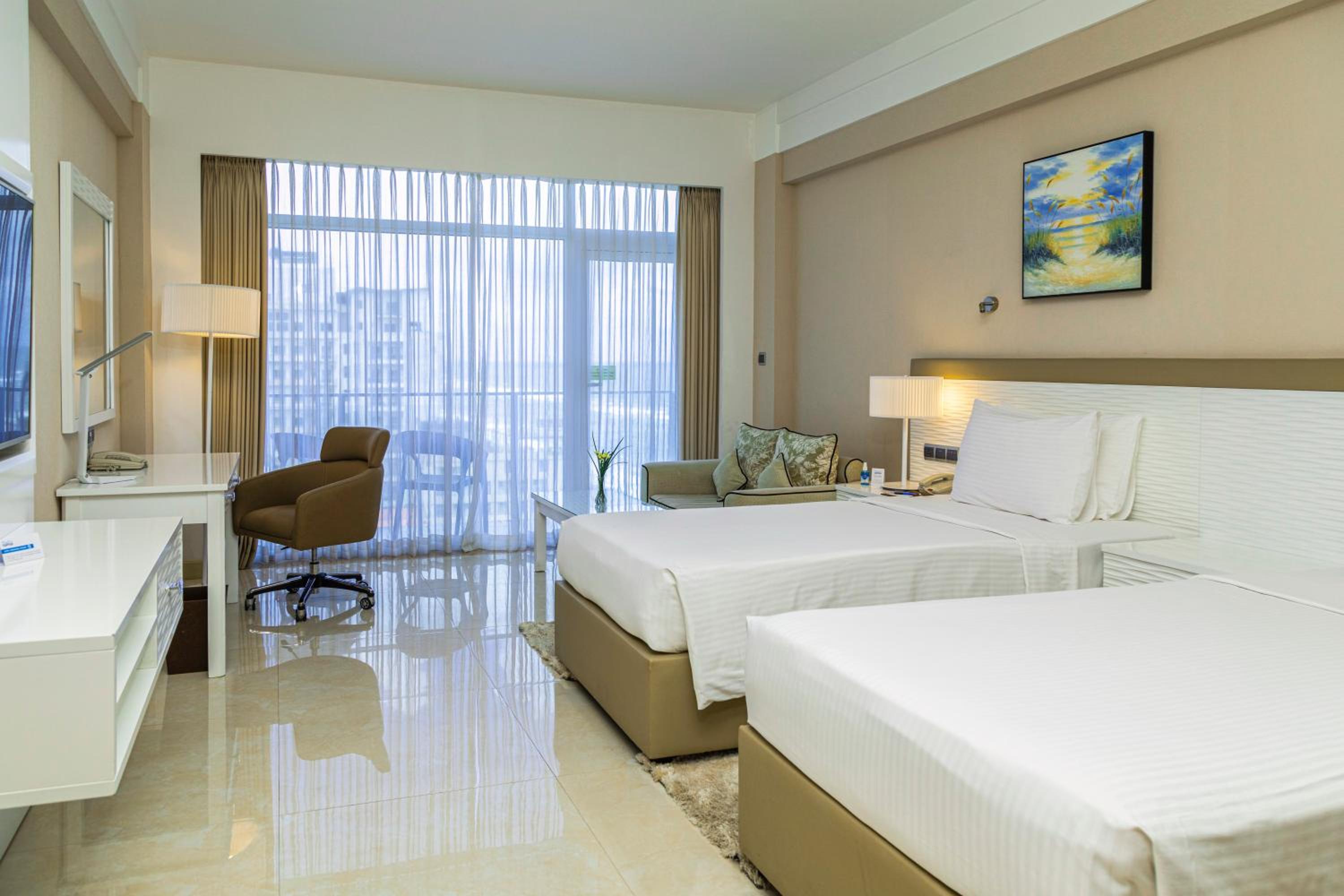 Premier Twin Room with Complimentary City Tour & Access to Beach Lounge - Photo 1