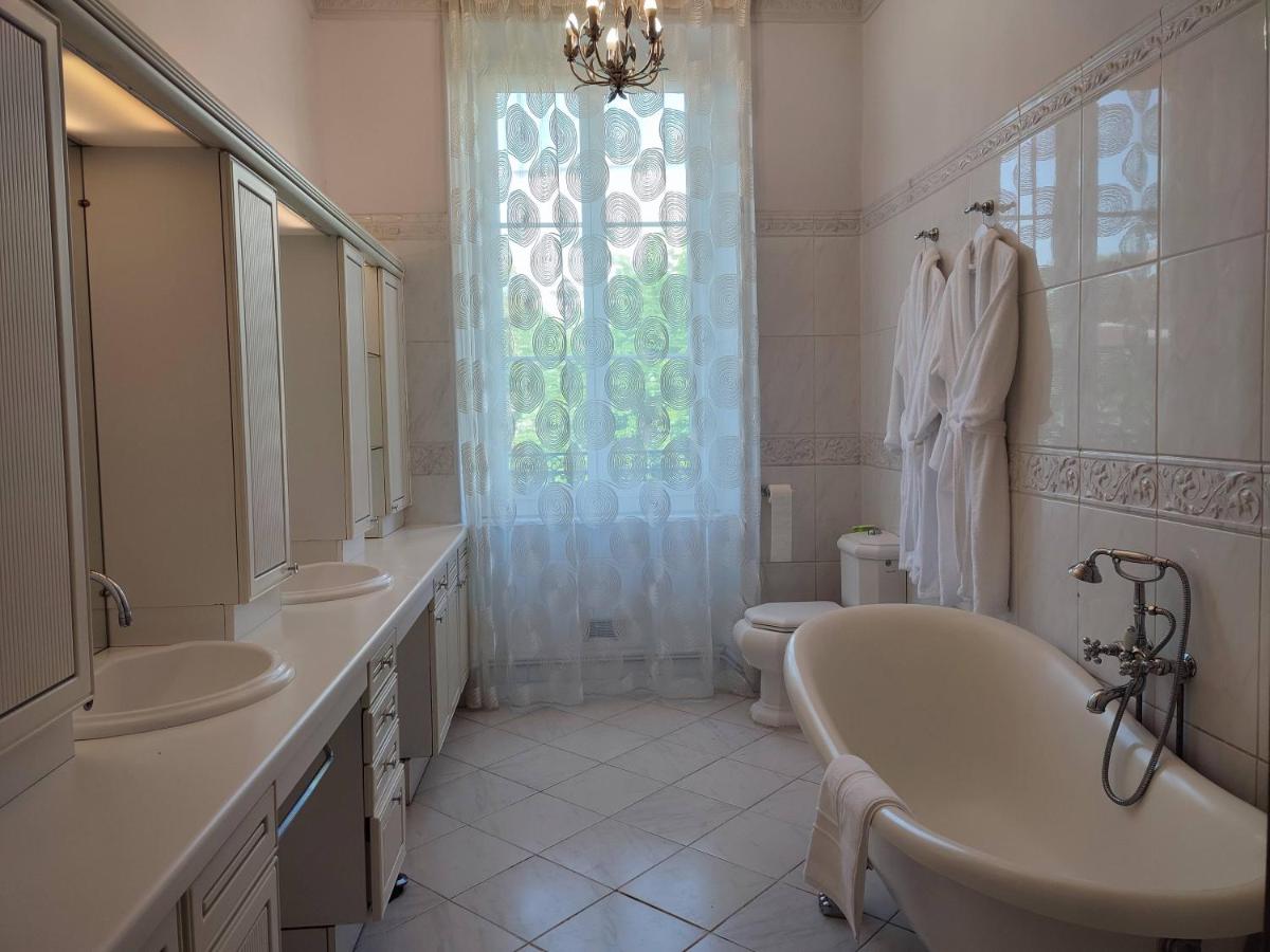 Quadruple Room with Bath - Photo 5