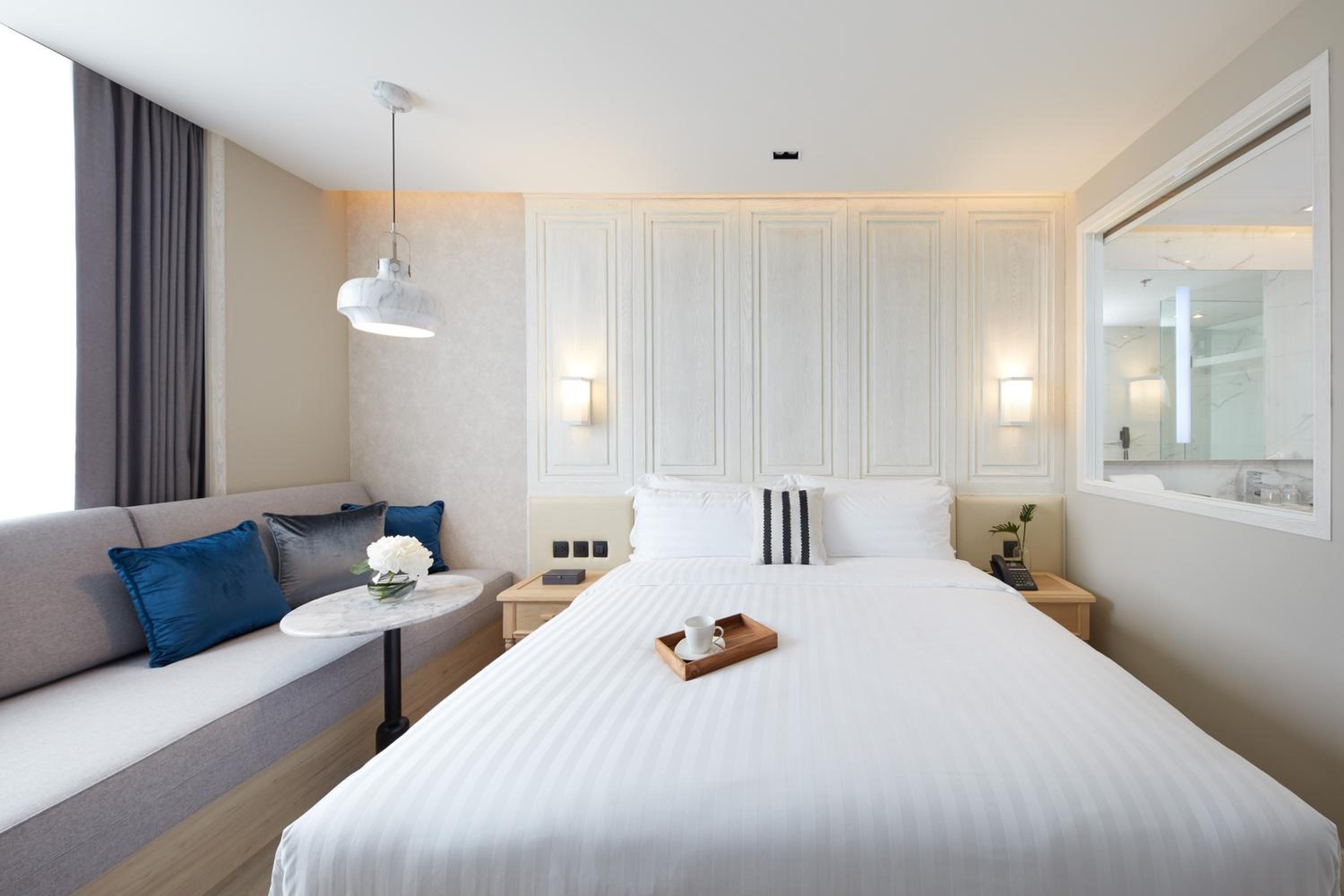 Deluxe King Room - Photo 3