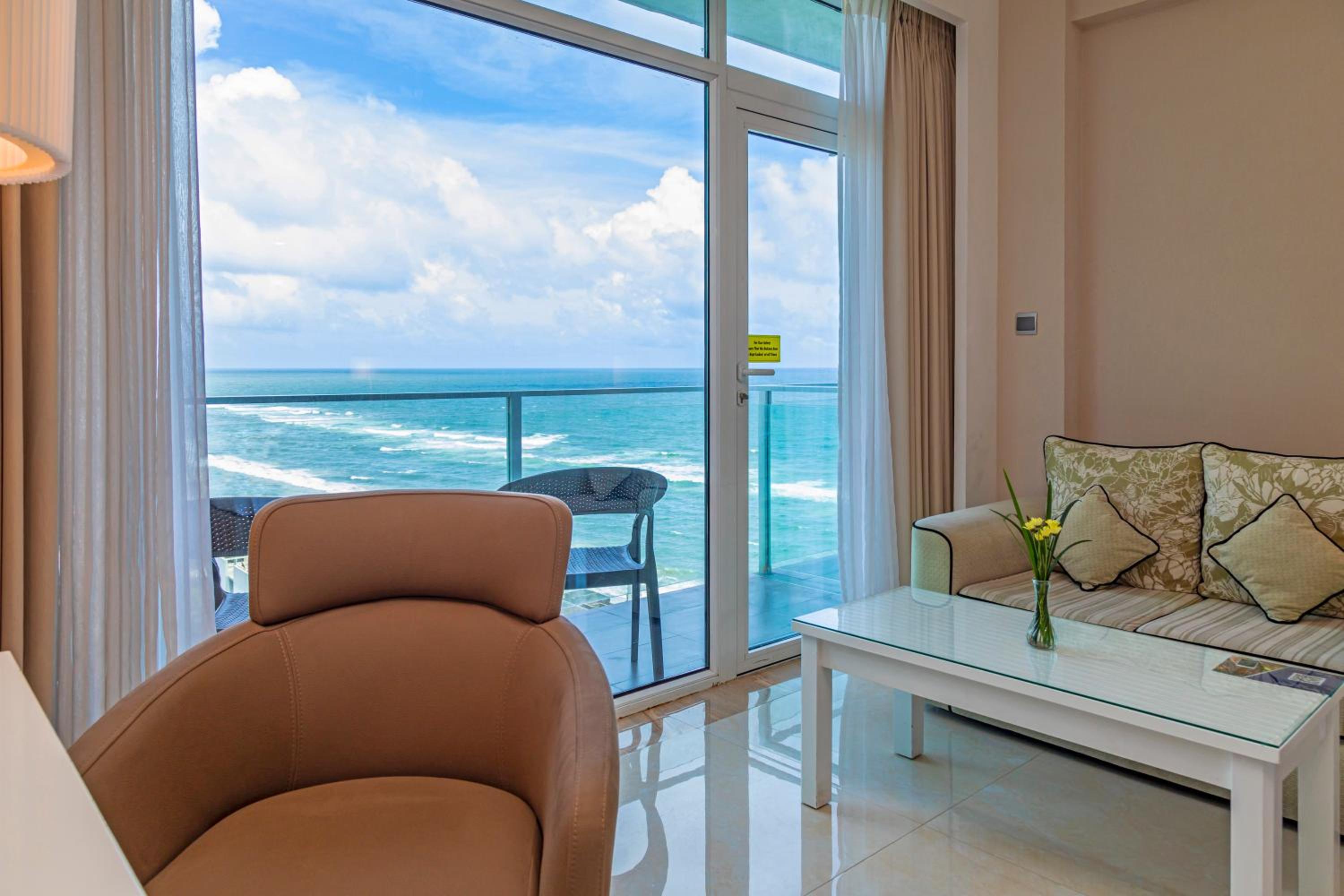 Premier Twin Room with Complimentary City Tour & Access to Beach Lounge - Photo 4