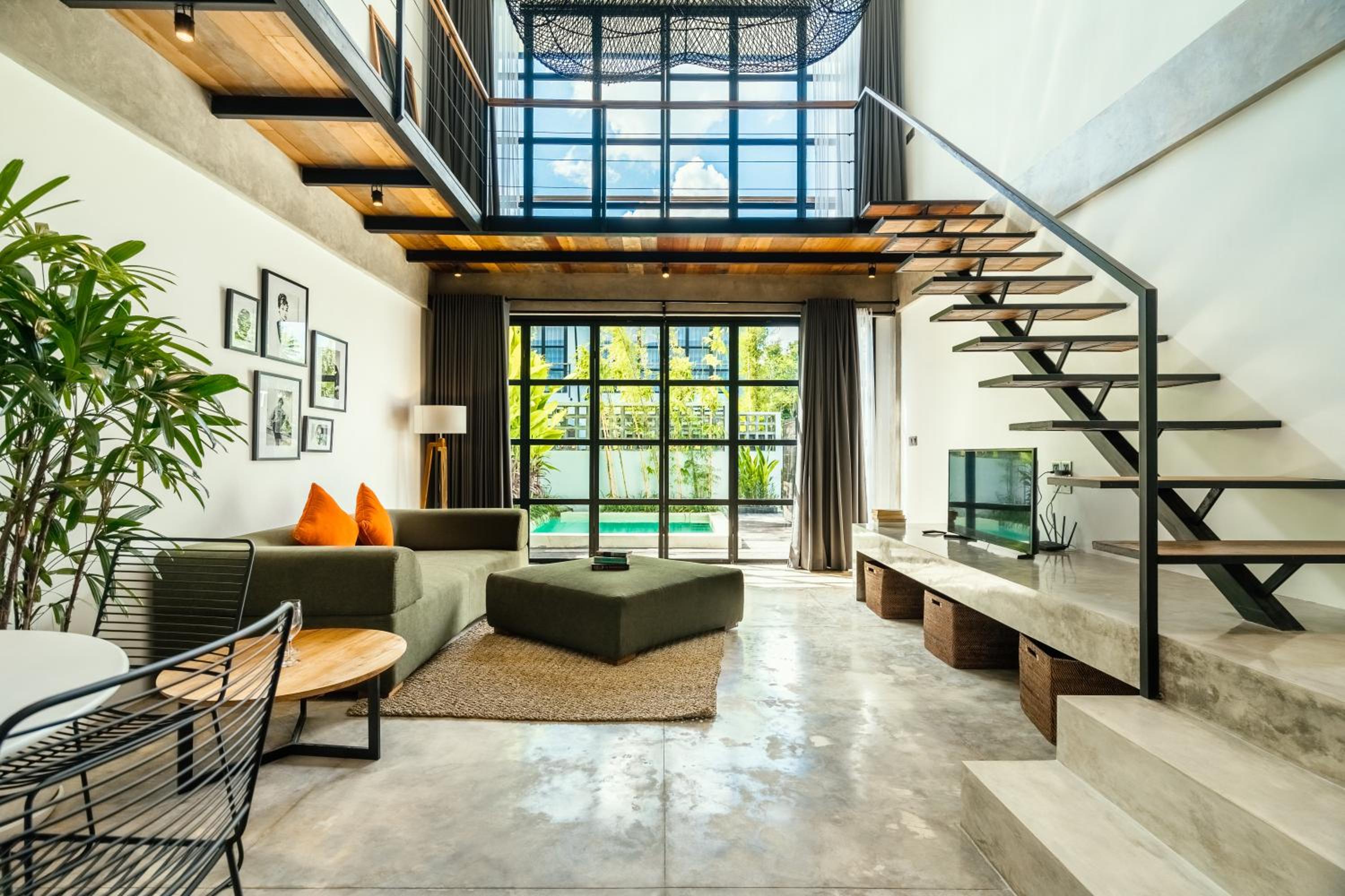 Loft - Photo 1
