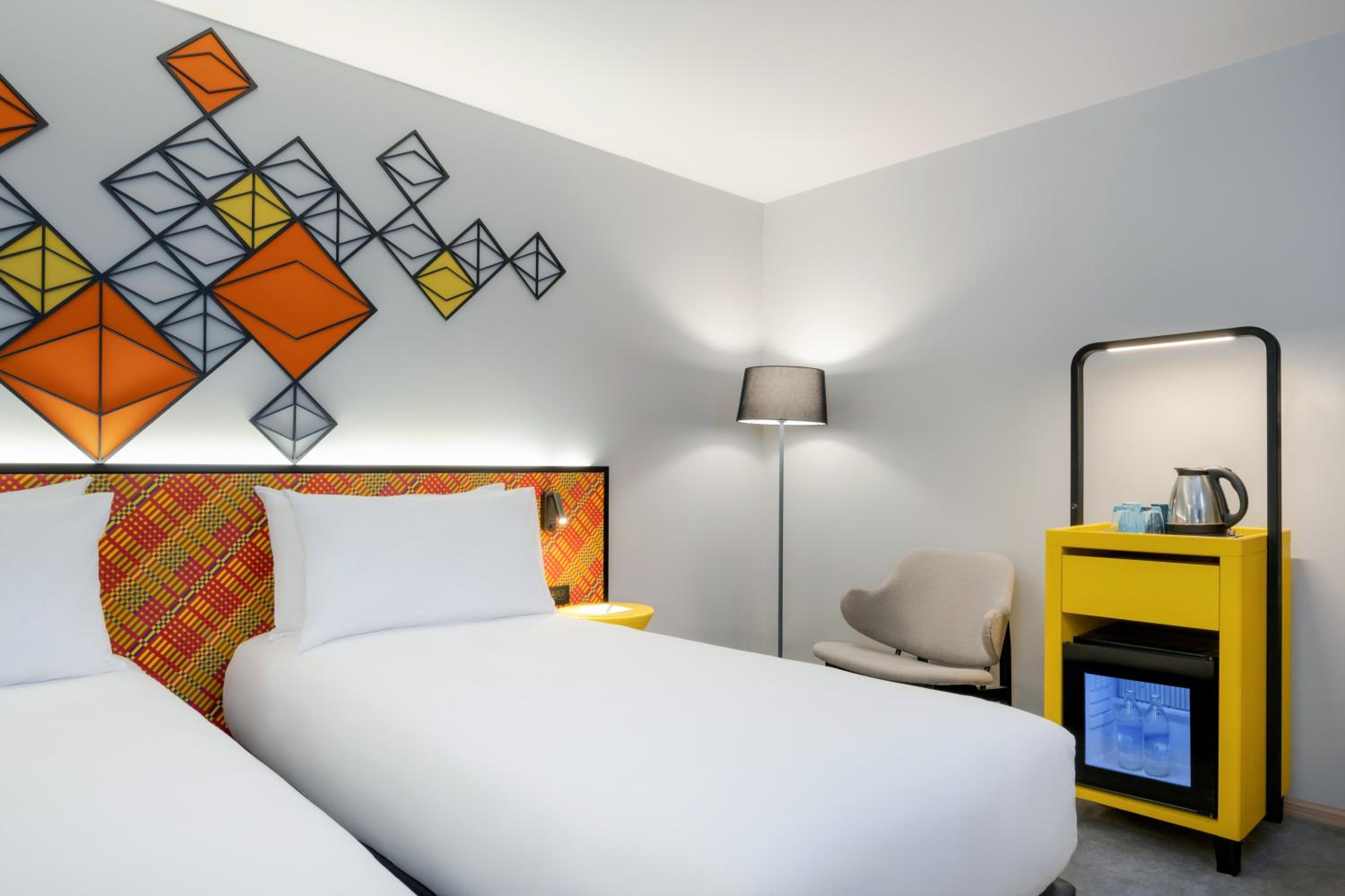 Superior Twin Room with Atrium View photo 1