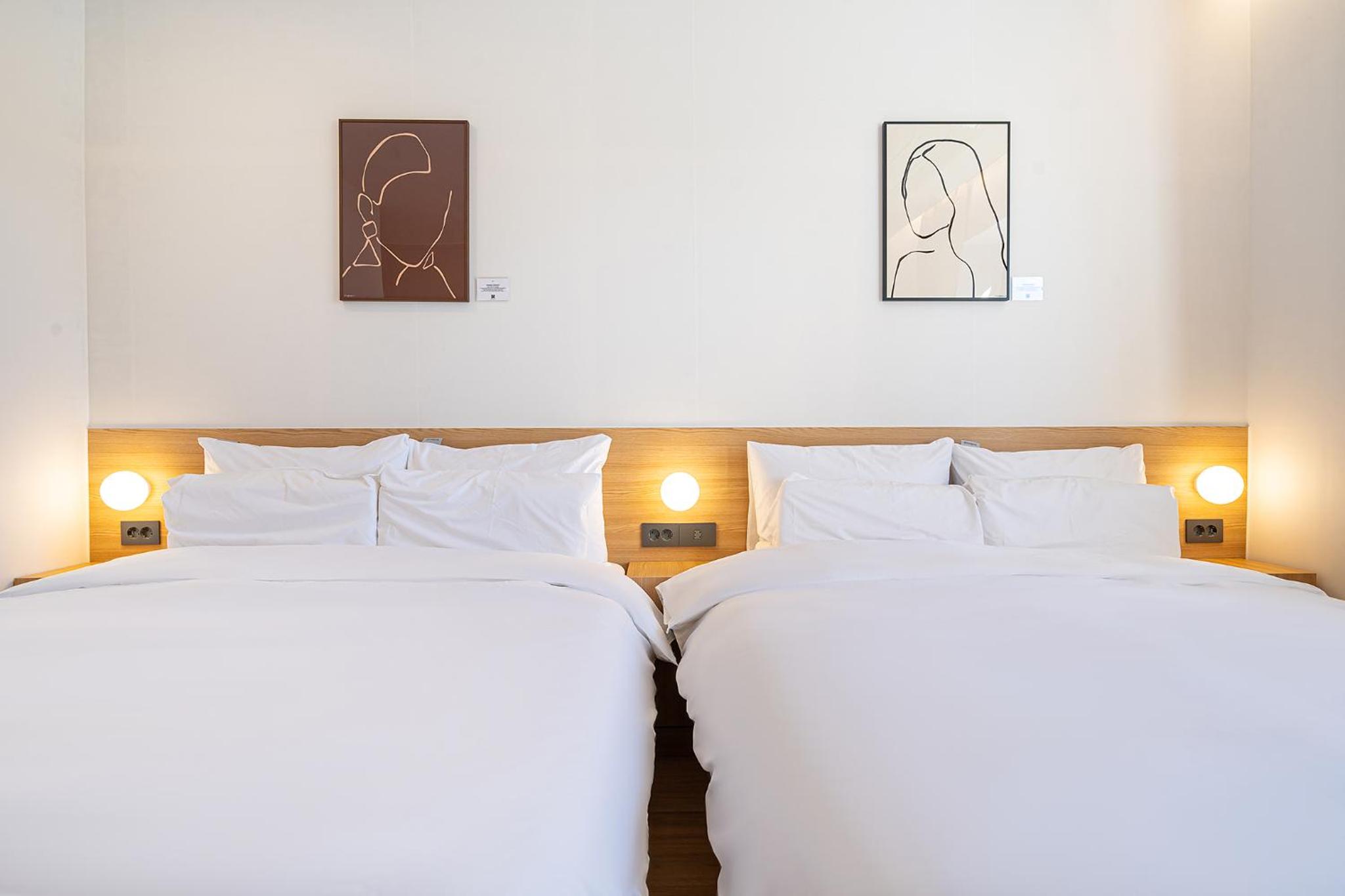 Twin Room - Photo 13