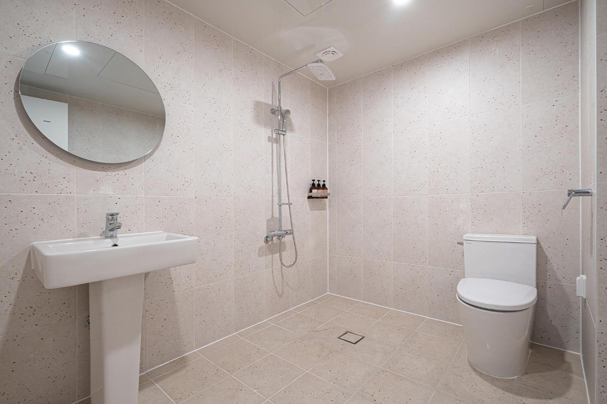 Twin Room - Photo 8