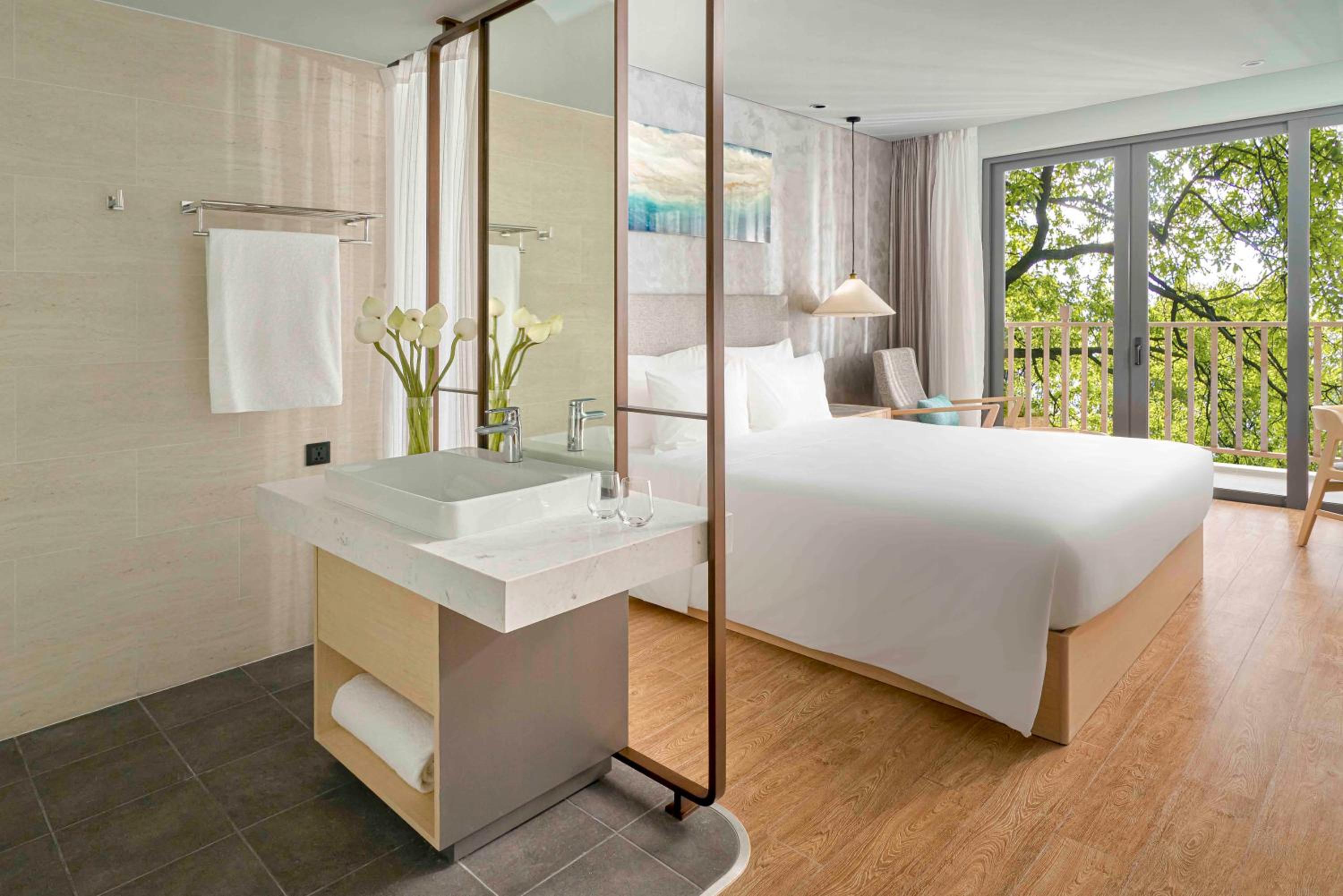 Deluxe Double Room with Balcony - Photo 2