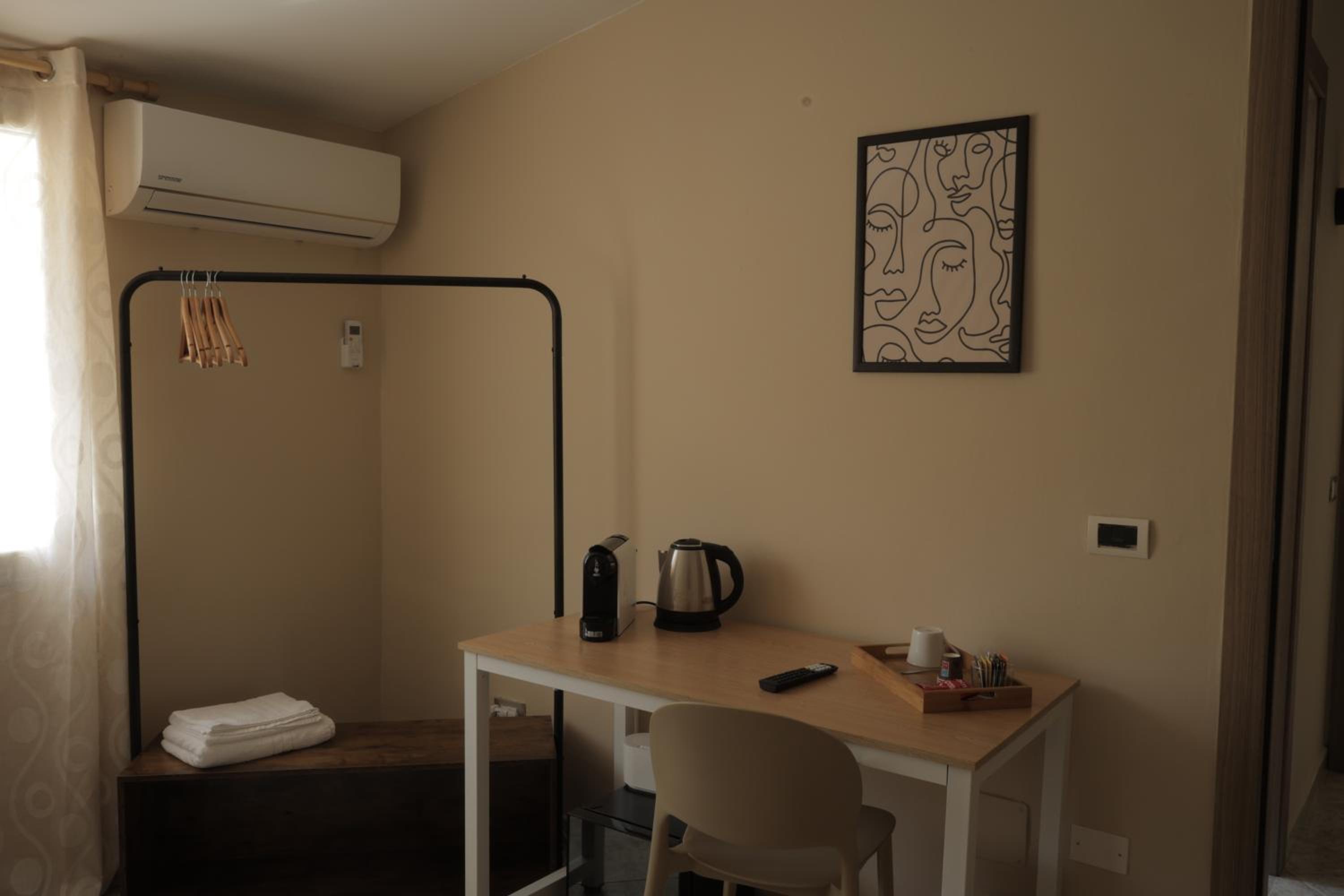 Single Room photo 2
