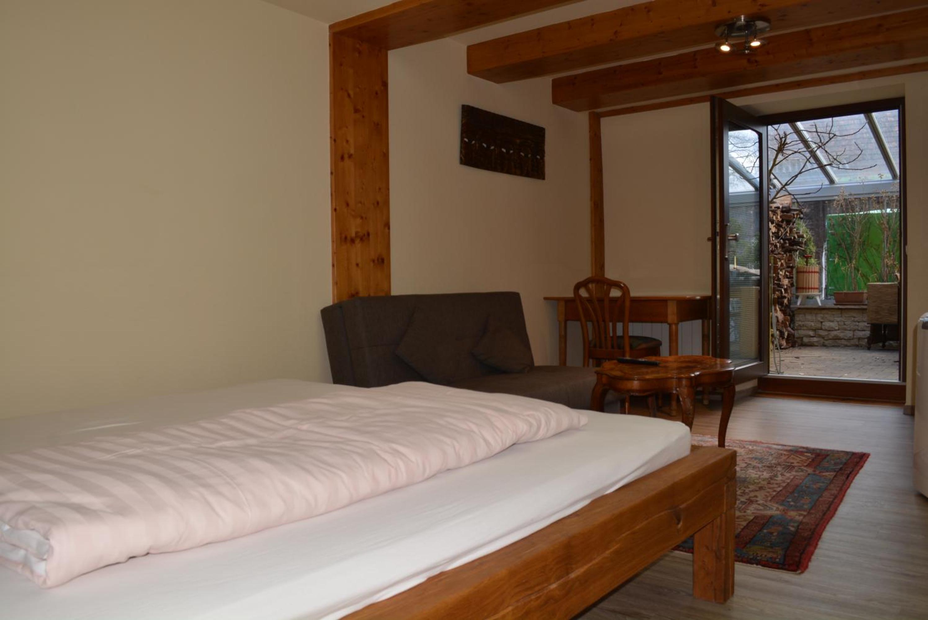 Large Double Room - Photo 3