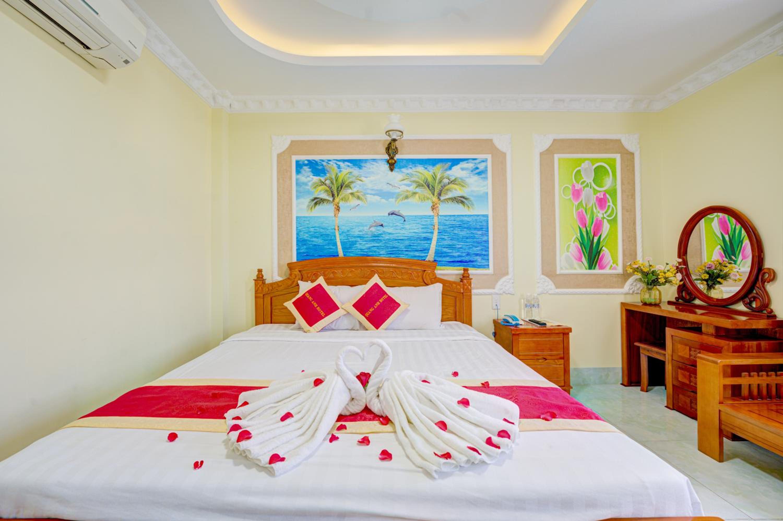 Deluxe Double Room with Bath - Photo 6