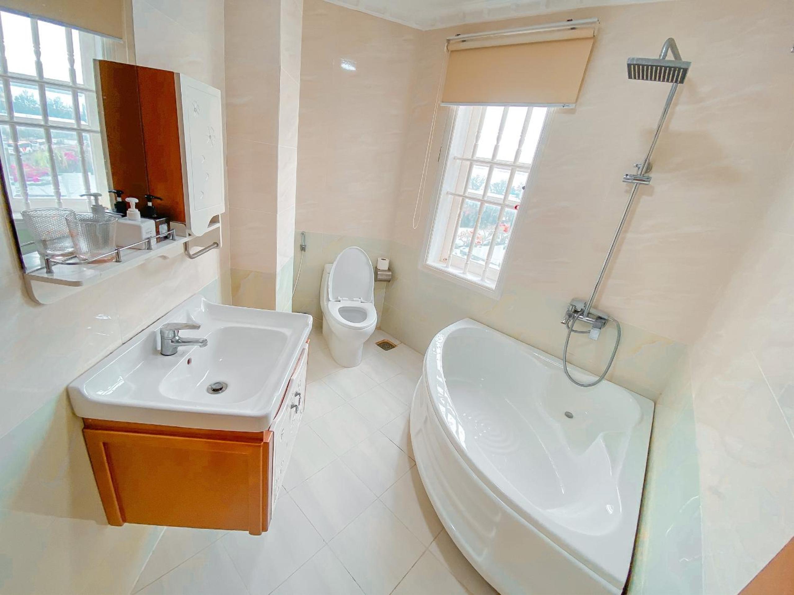 Deluxe Double Room with Bath - Photo 2