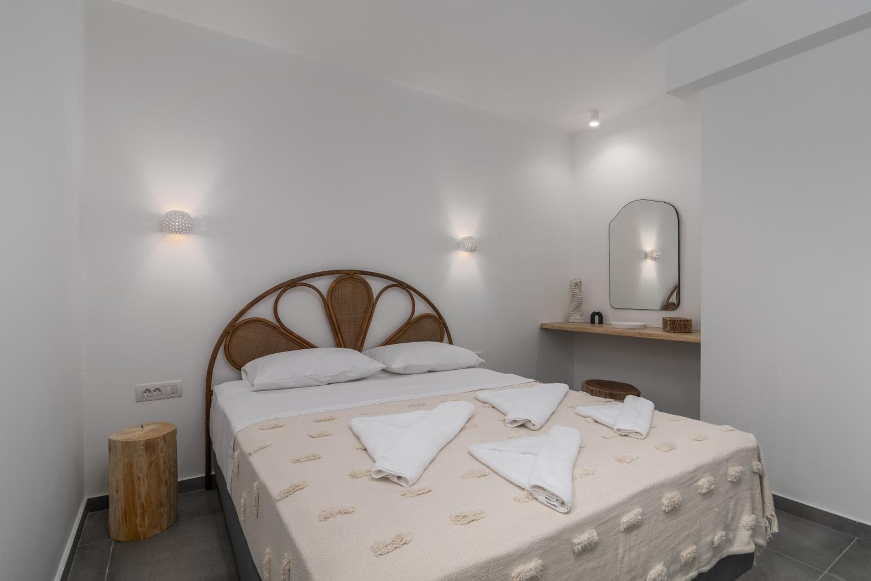 One-Bedroom Apartment with Sea View and Balcony