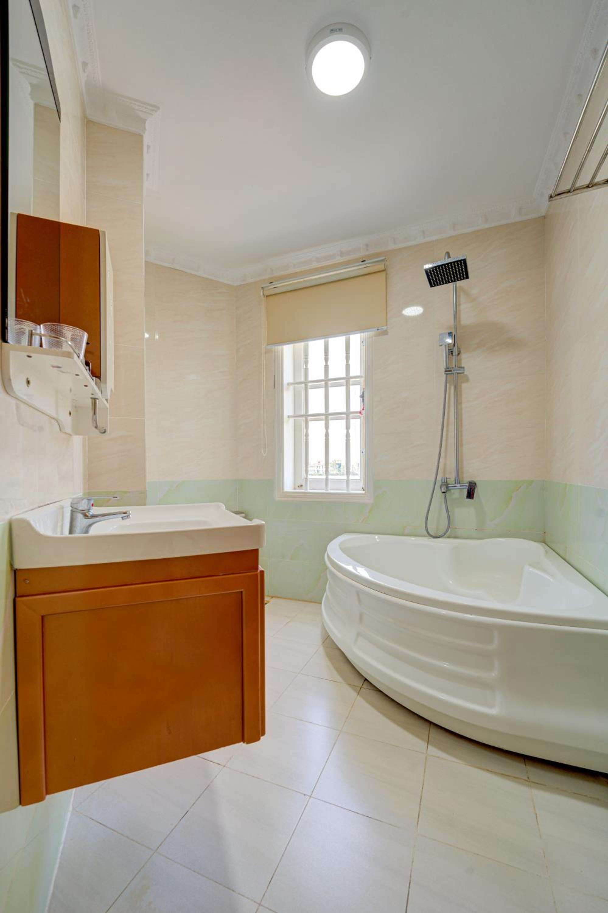 Deluxe Double Room with Bath - Photo 10