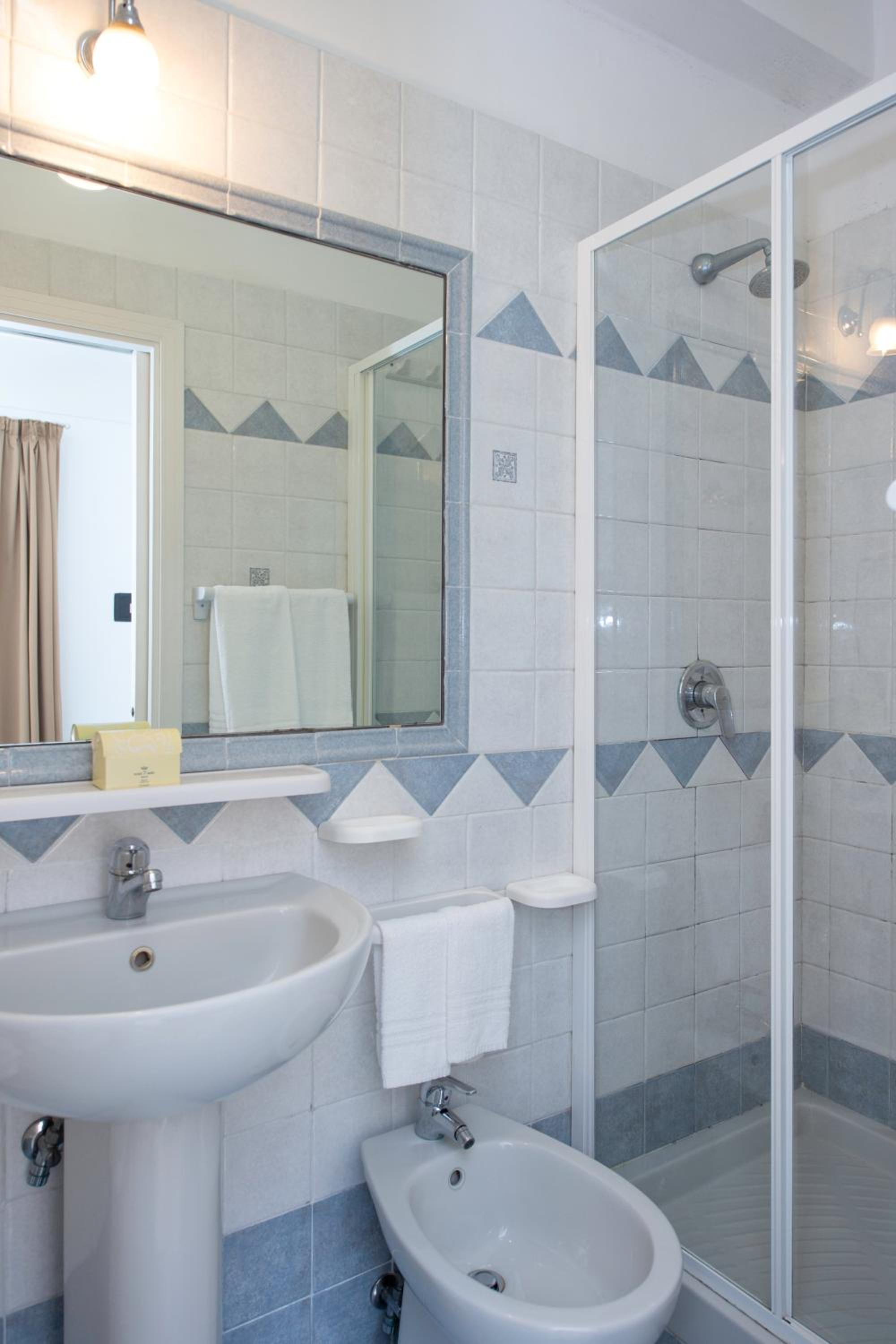 Double Standard Room - Photo 4