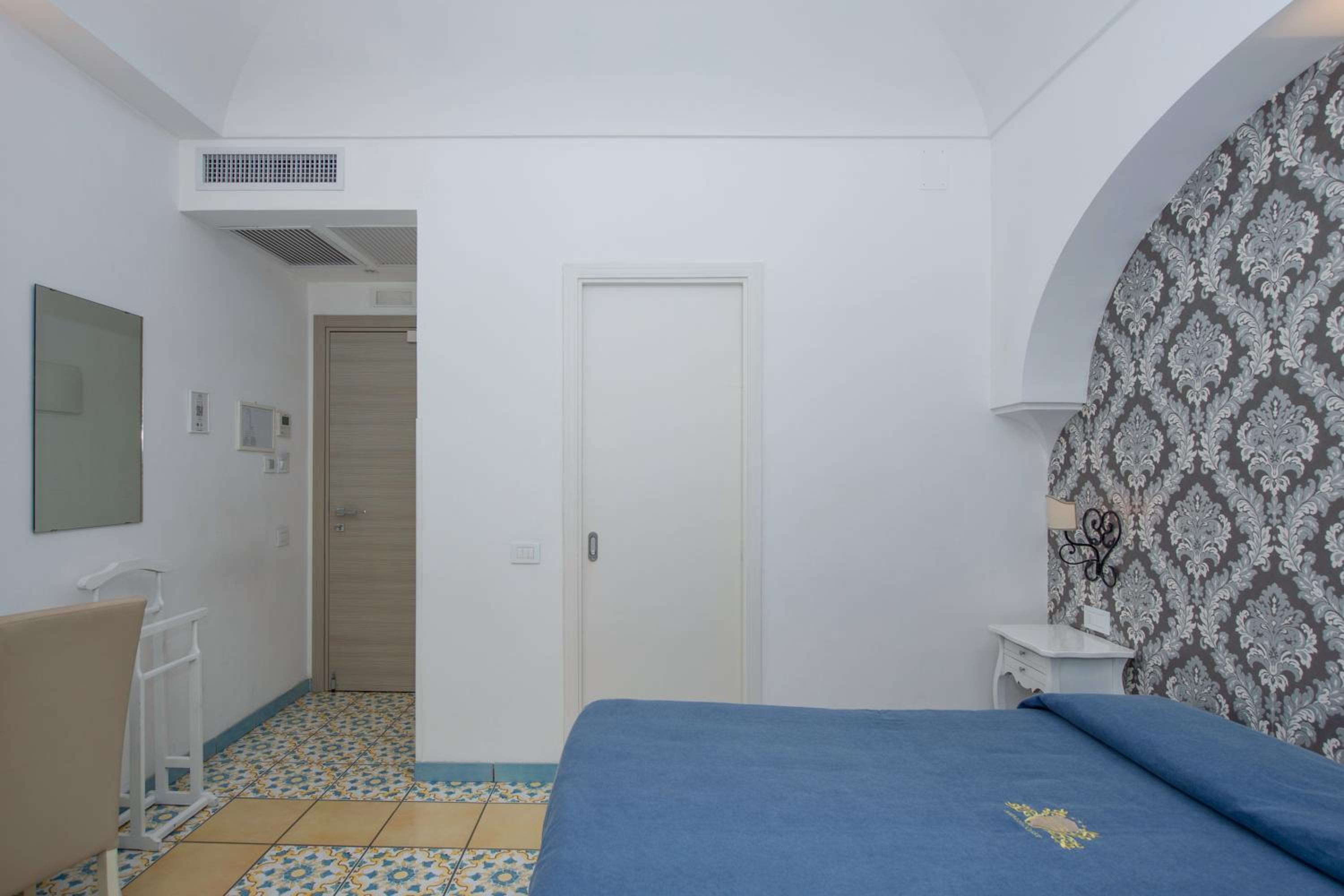 Double Standard Room - Photo 3