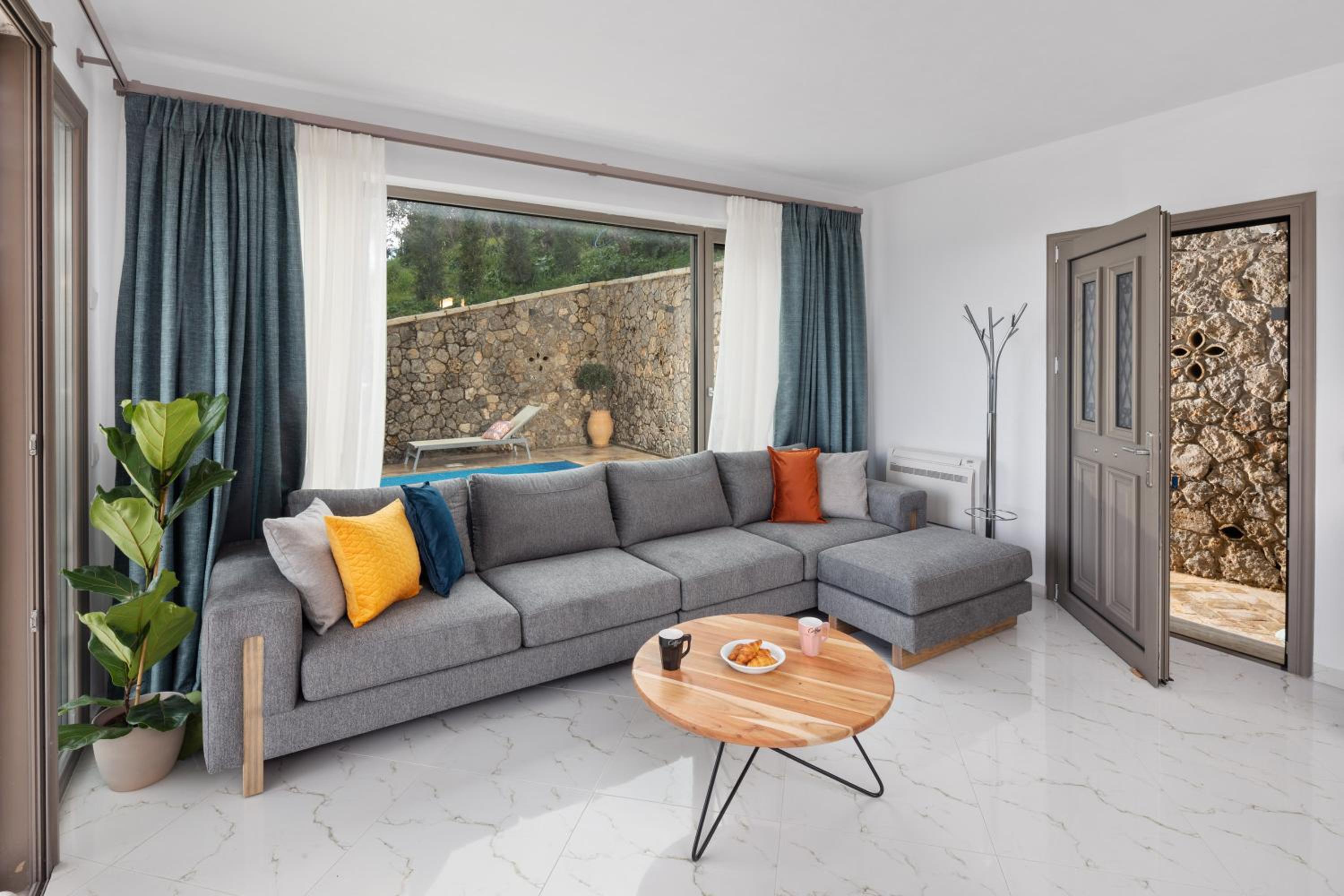 Three-Bedroom Villa photo 1