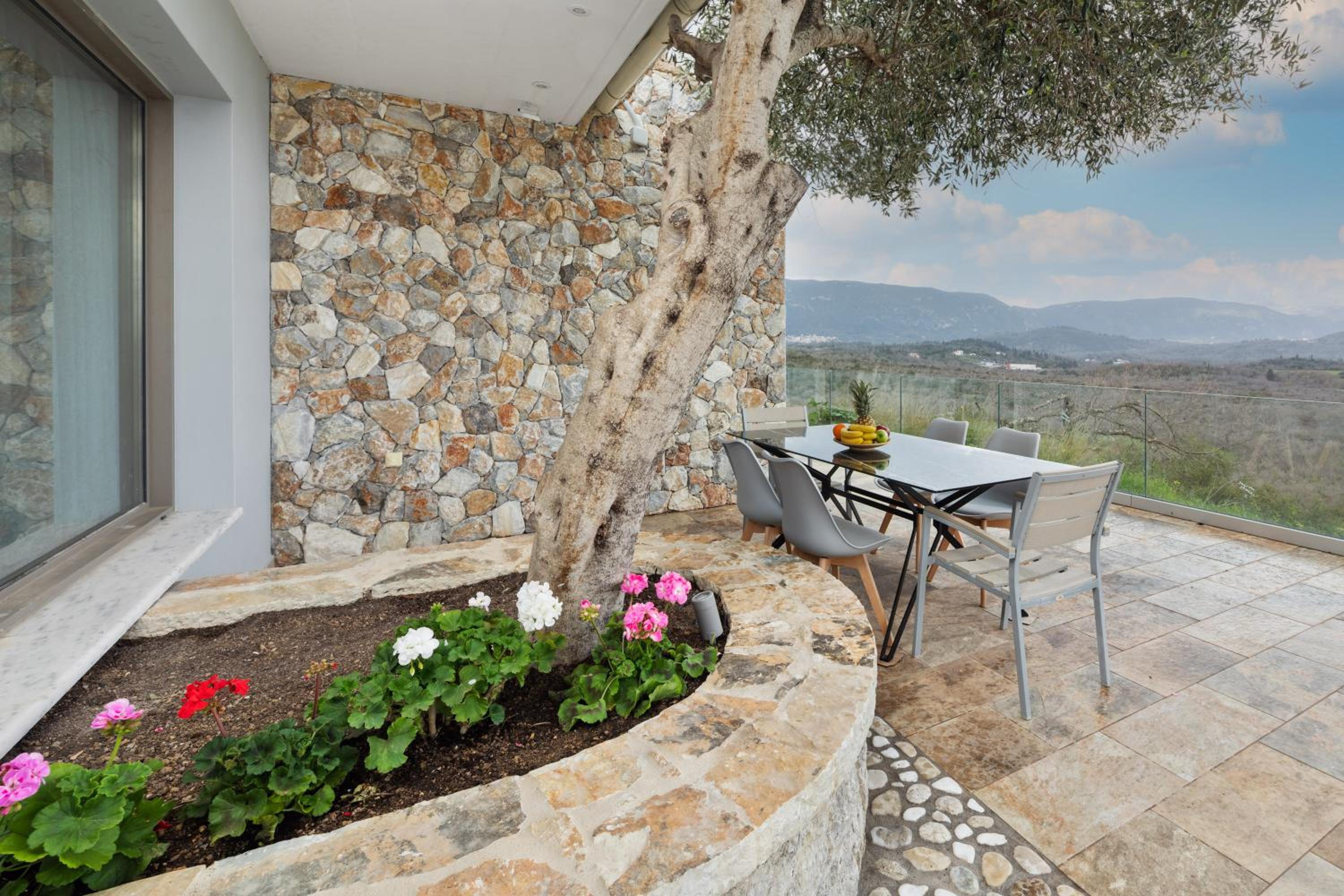 Three-Bedroom Villa photo 2