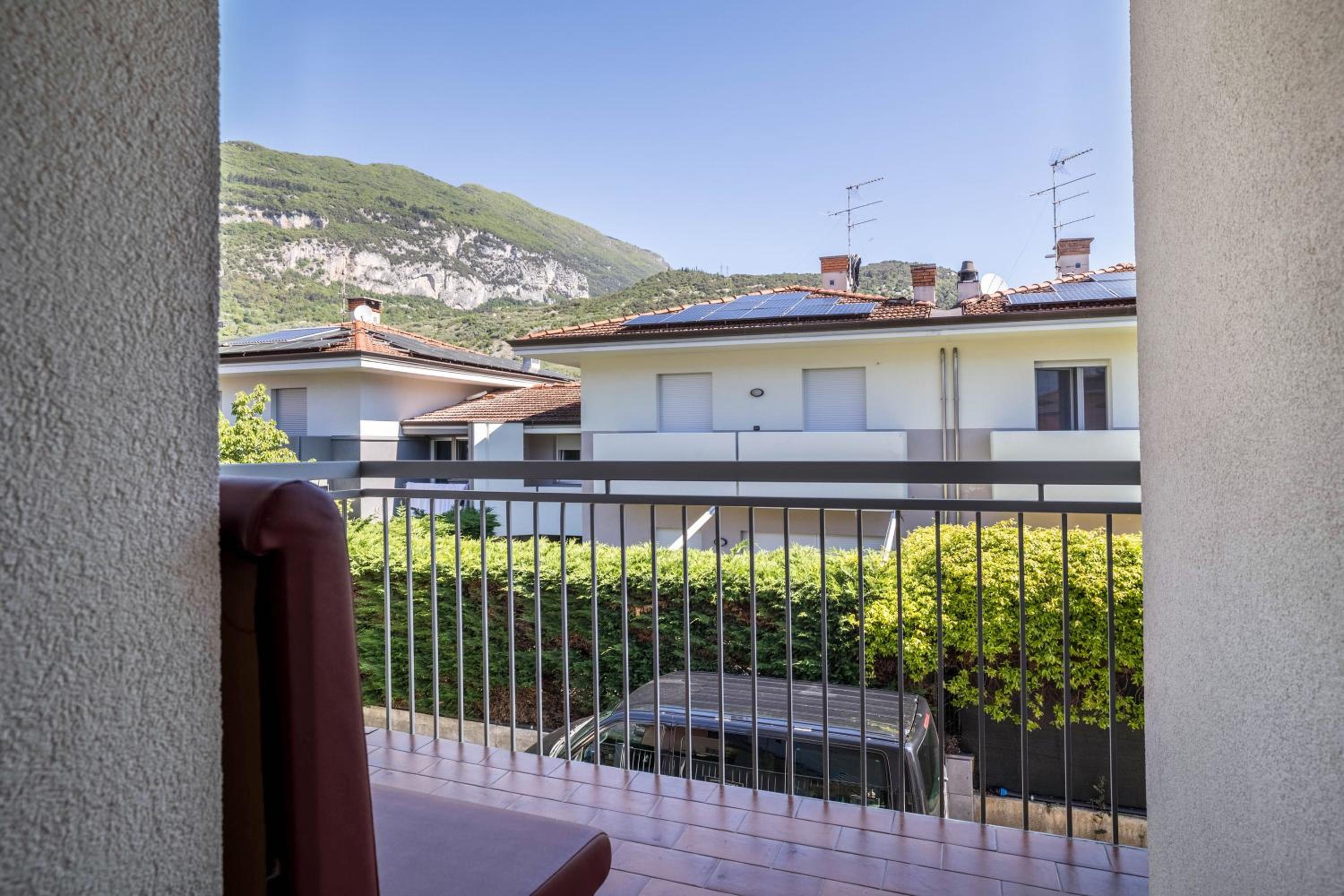 Two-Bedroom Deluxe Apartment with Garden View photo 2