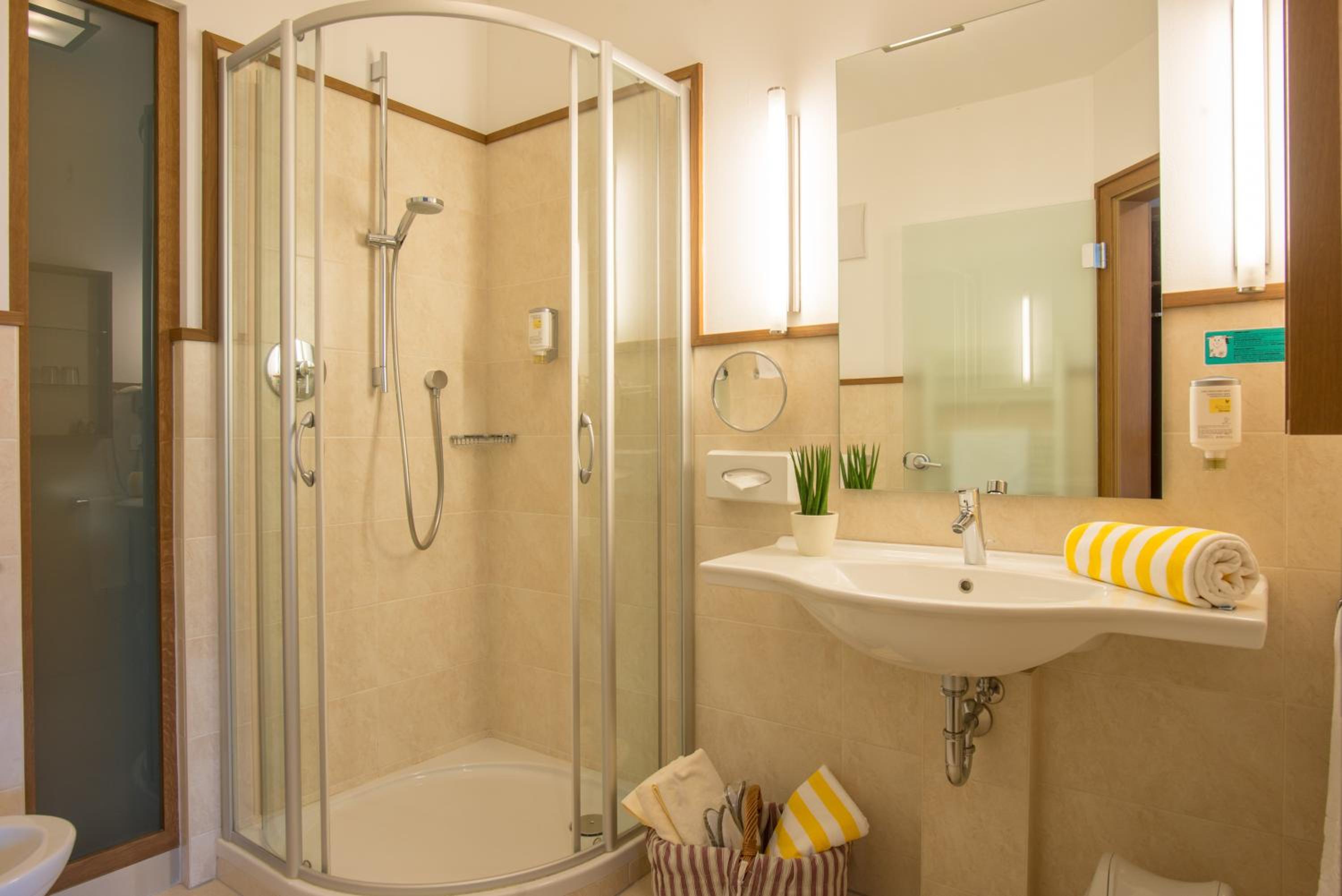 Superior Double Room with Balcony - Photo 2