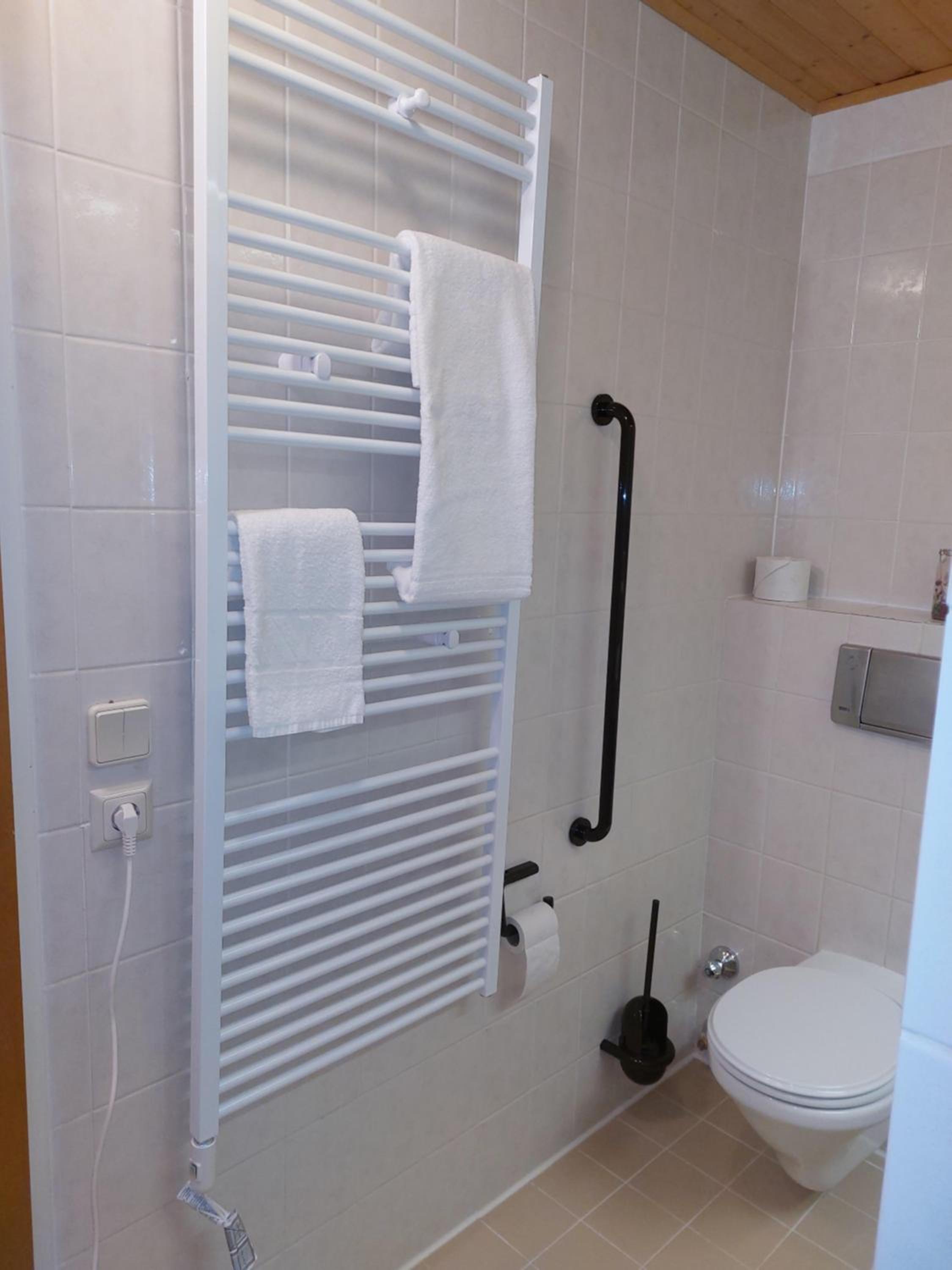 One-Bedroom Apartment with Shower photo 2