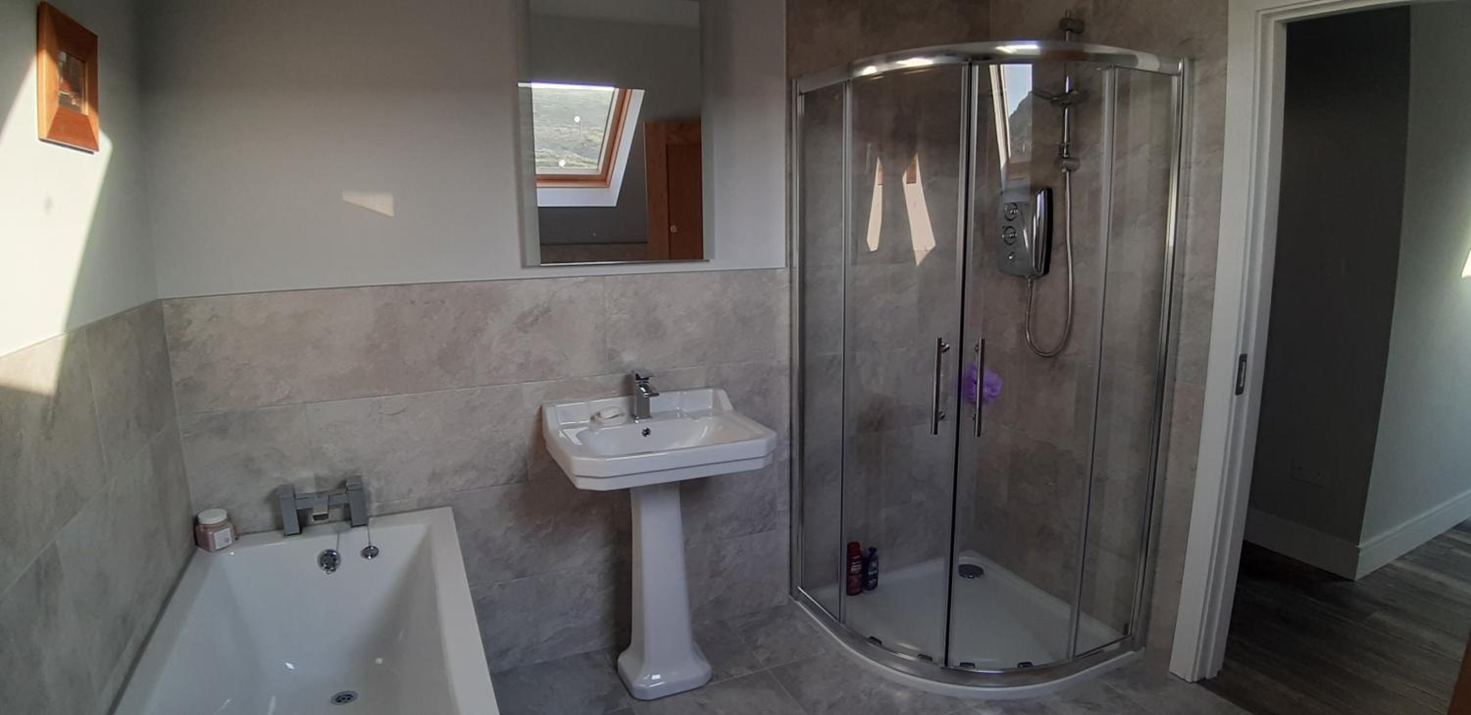 Double Room with Shared Bathroom photo 2