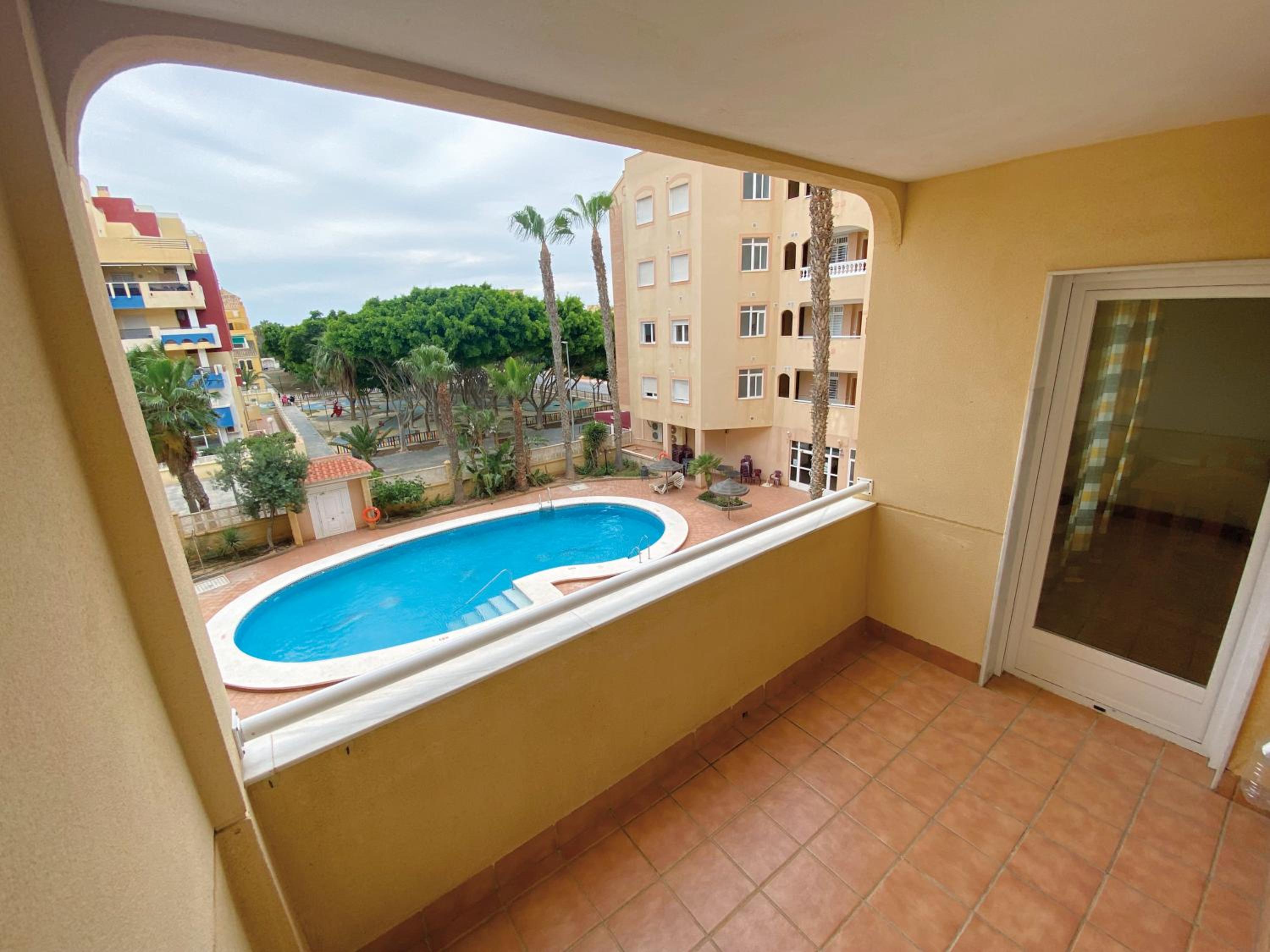 One-Bedroom Apartment with Terrace  photo 2