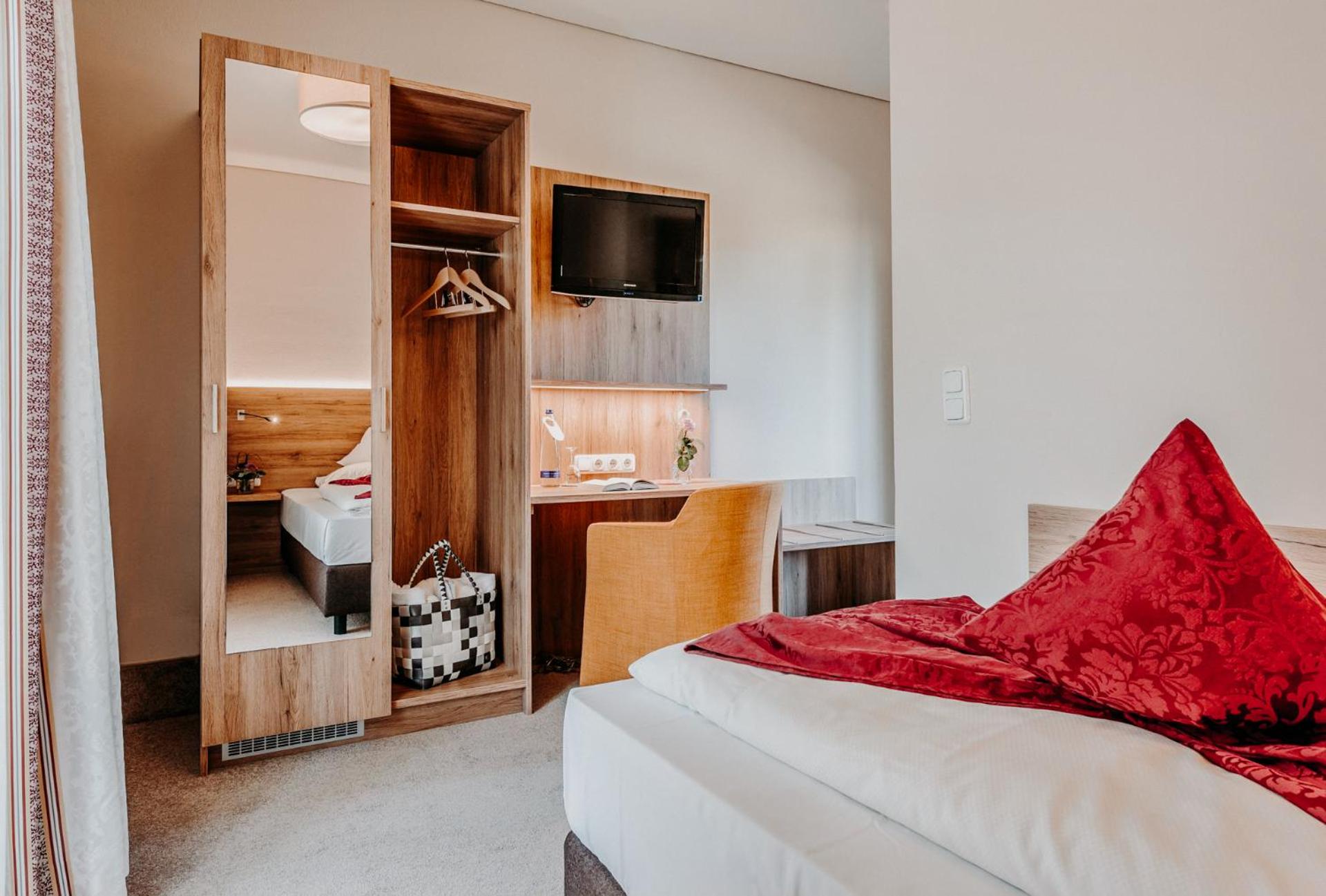 Small Single Room photo 2