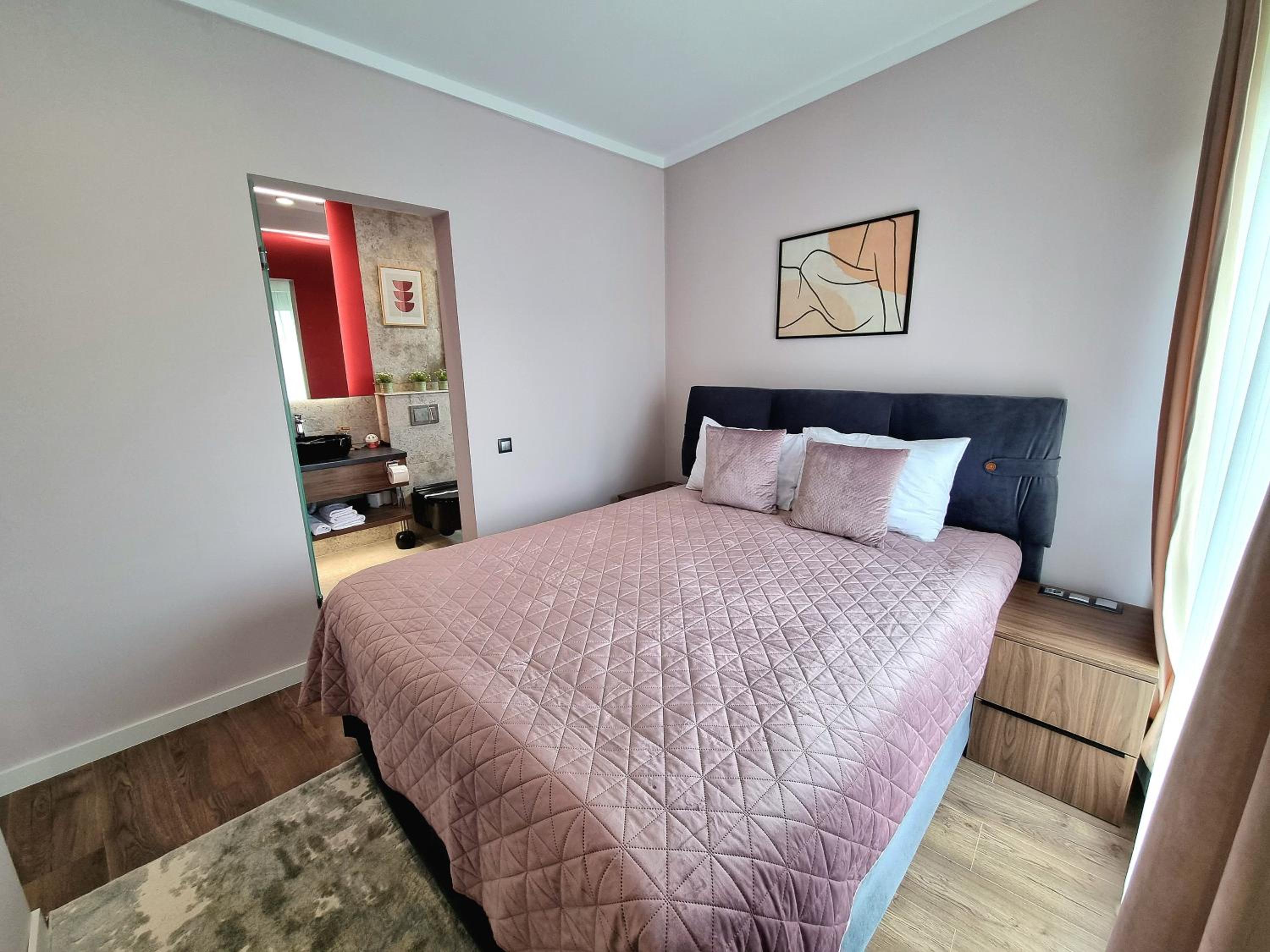 Apartment with Terrace - Photo 17