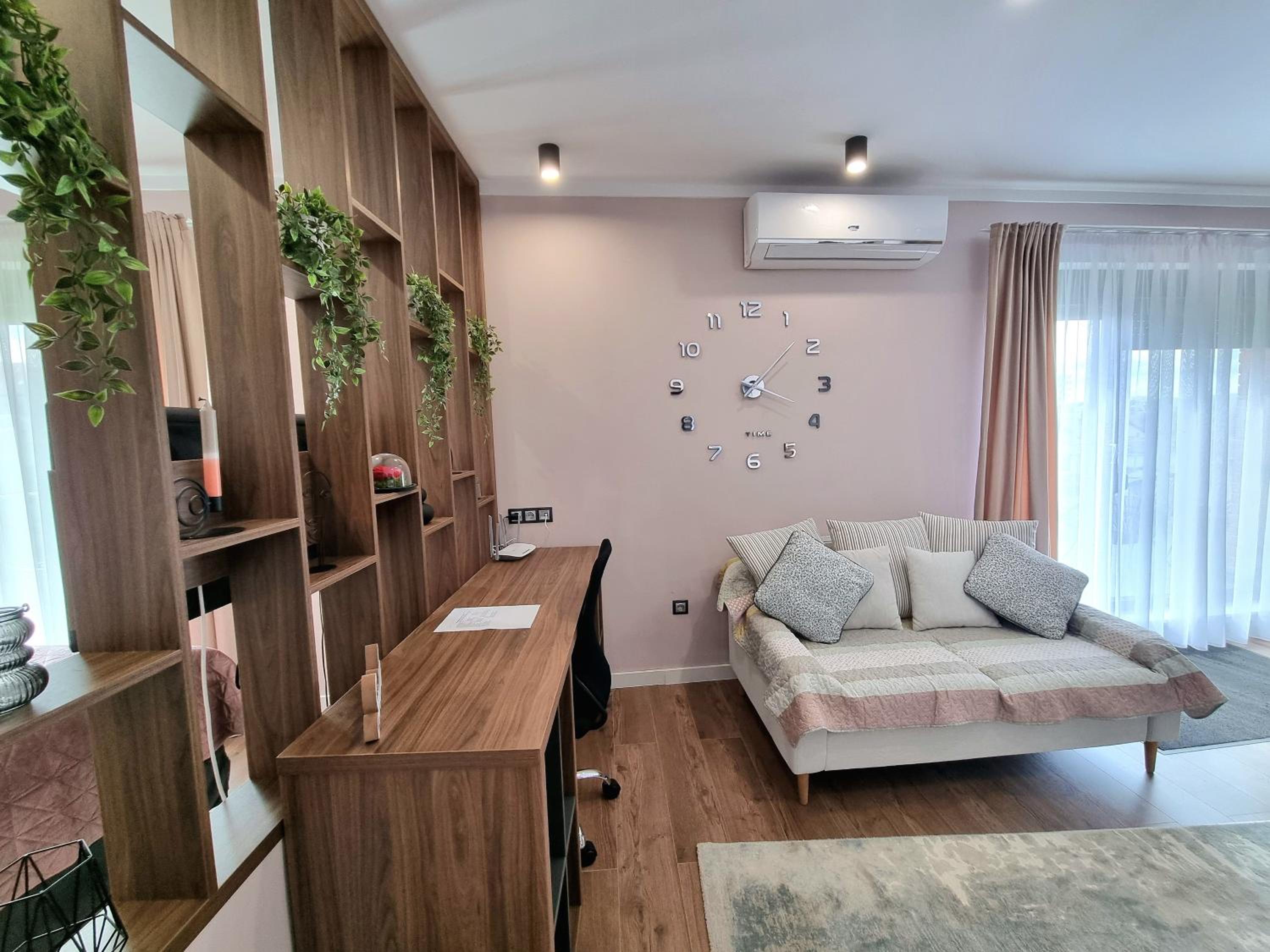 Apartment with Terrace - Photo 18