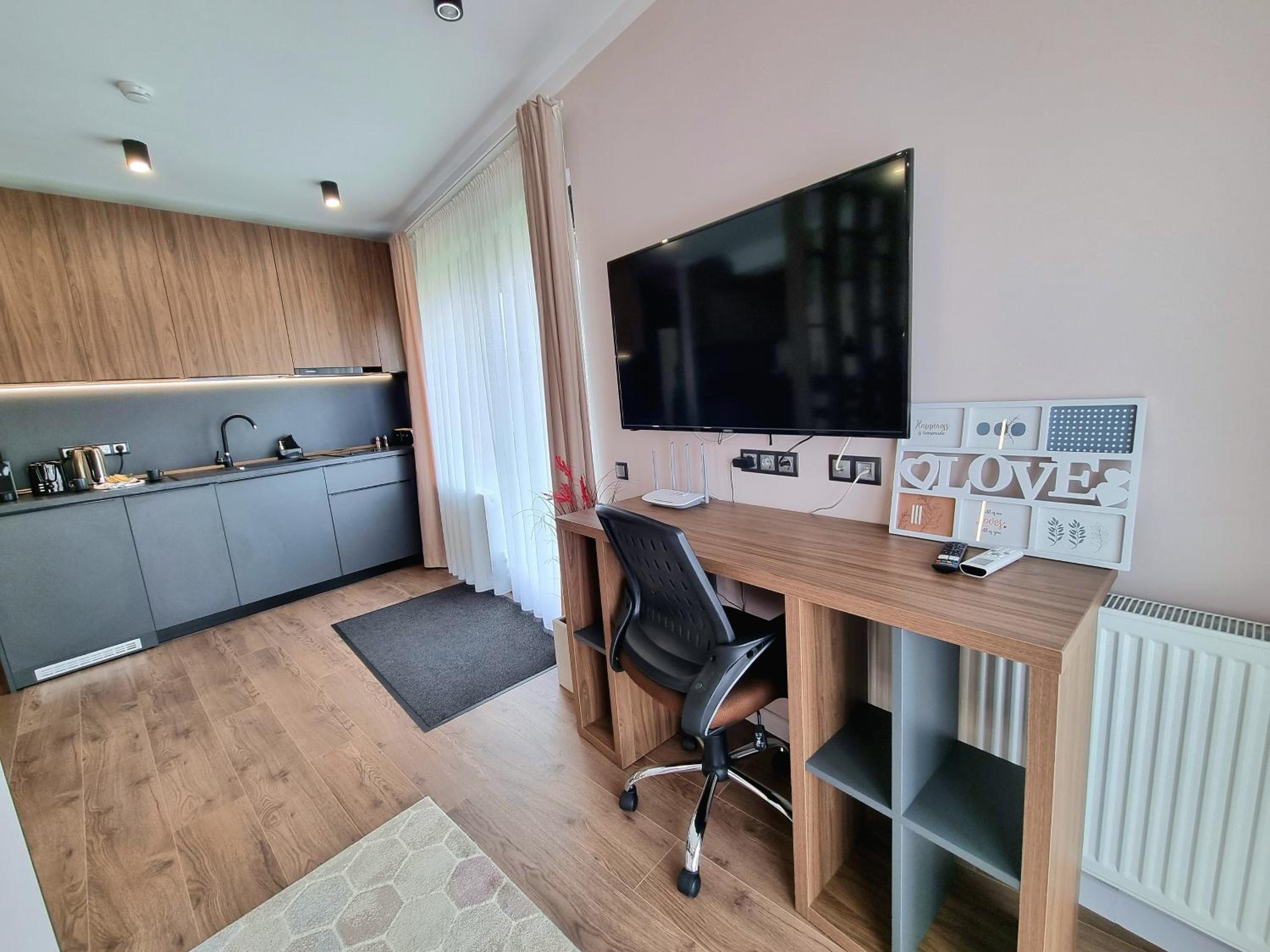 Apartment with Terrace - Photo 7