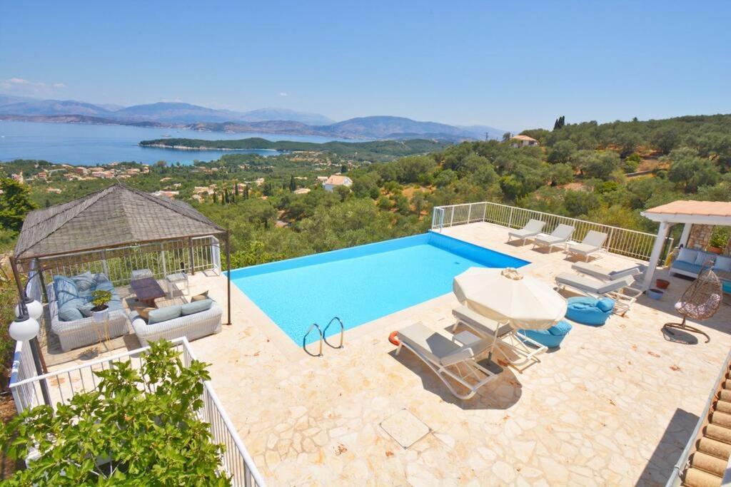 Villa photo 2