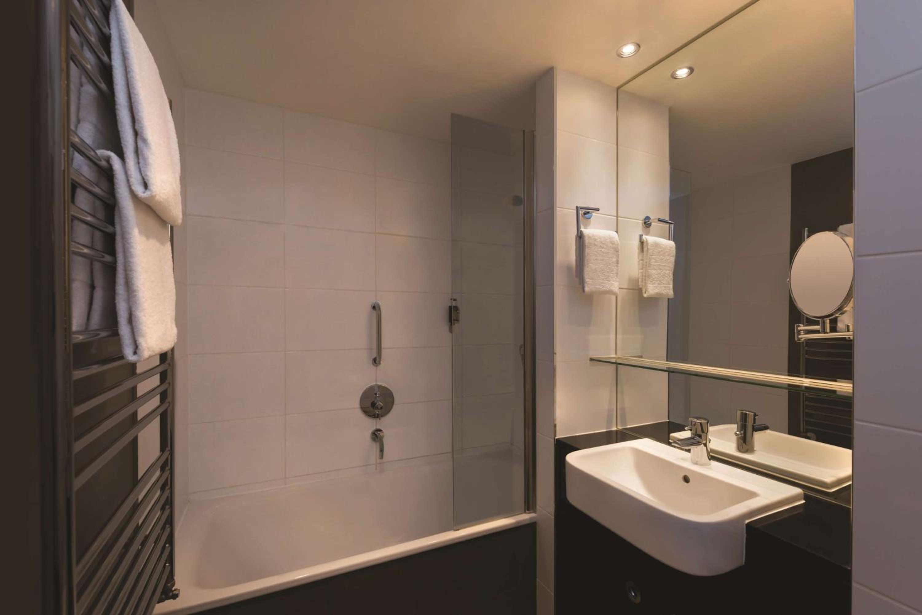One-Bedroom Apartment - Photo 3