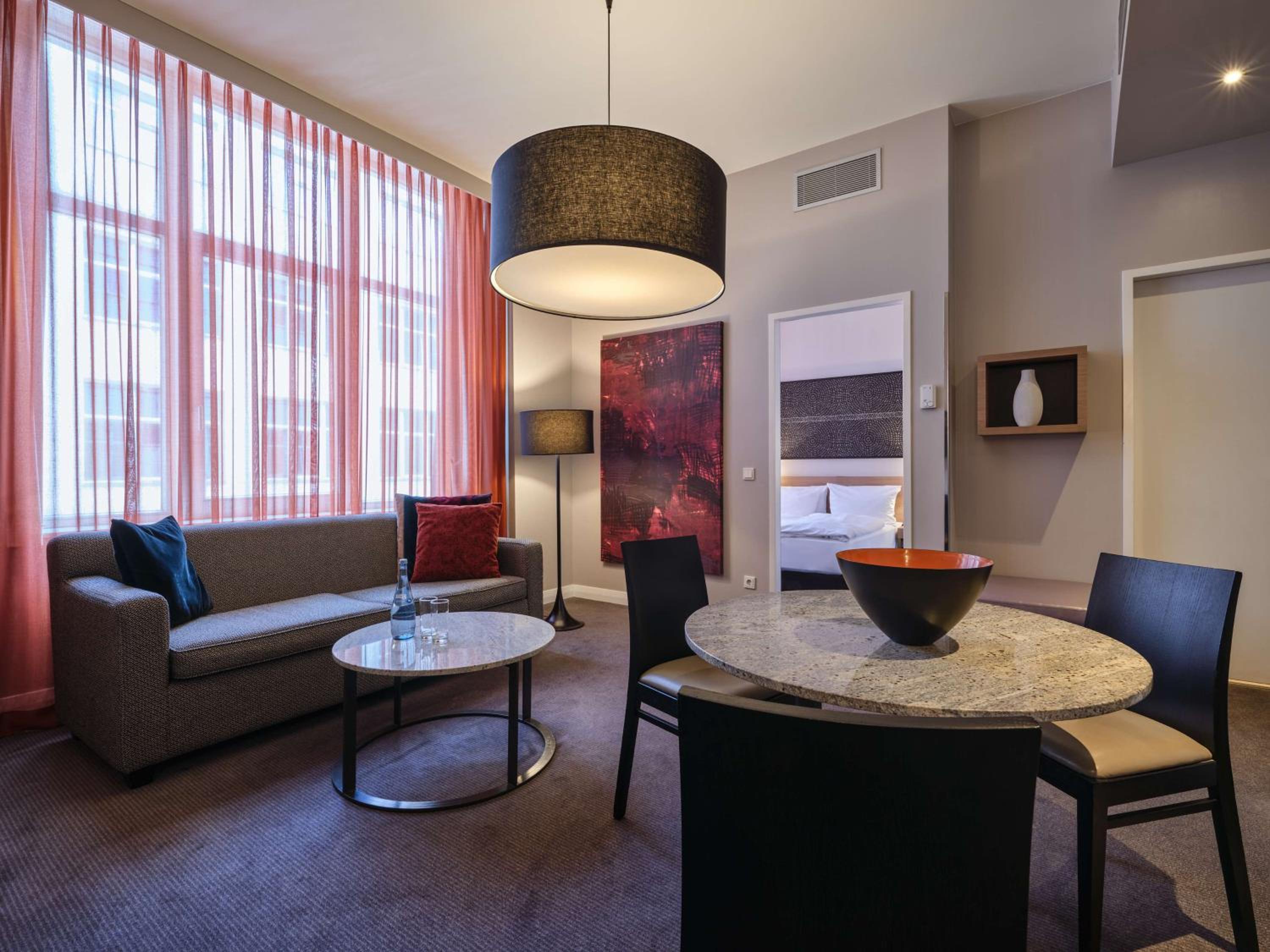 One-Bedroom Apartment - Photo 2