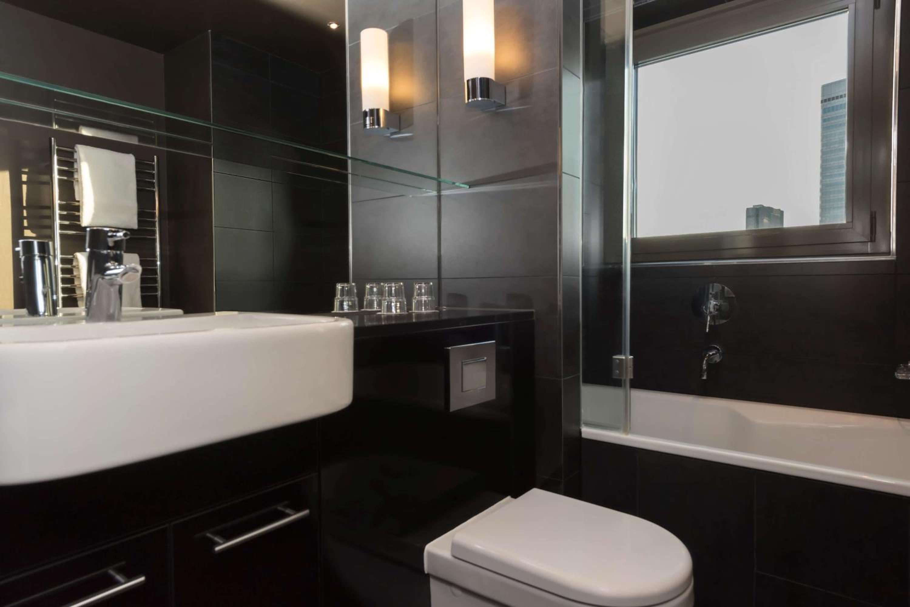 Premier One-Bedroom Apartment Corner photo 2