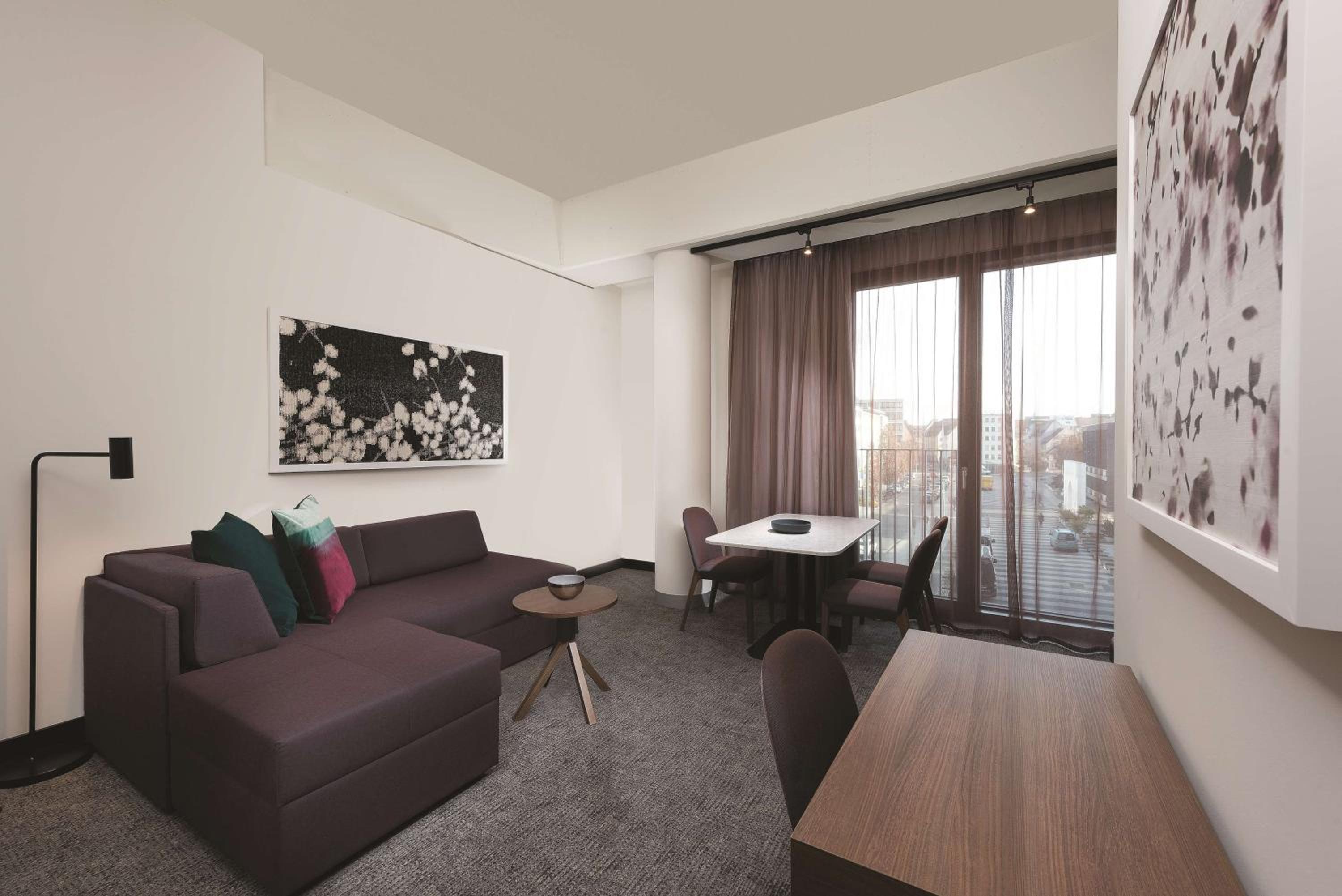 One-Bedroom Apartment thumbnail 5