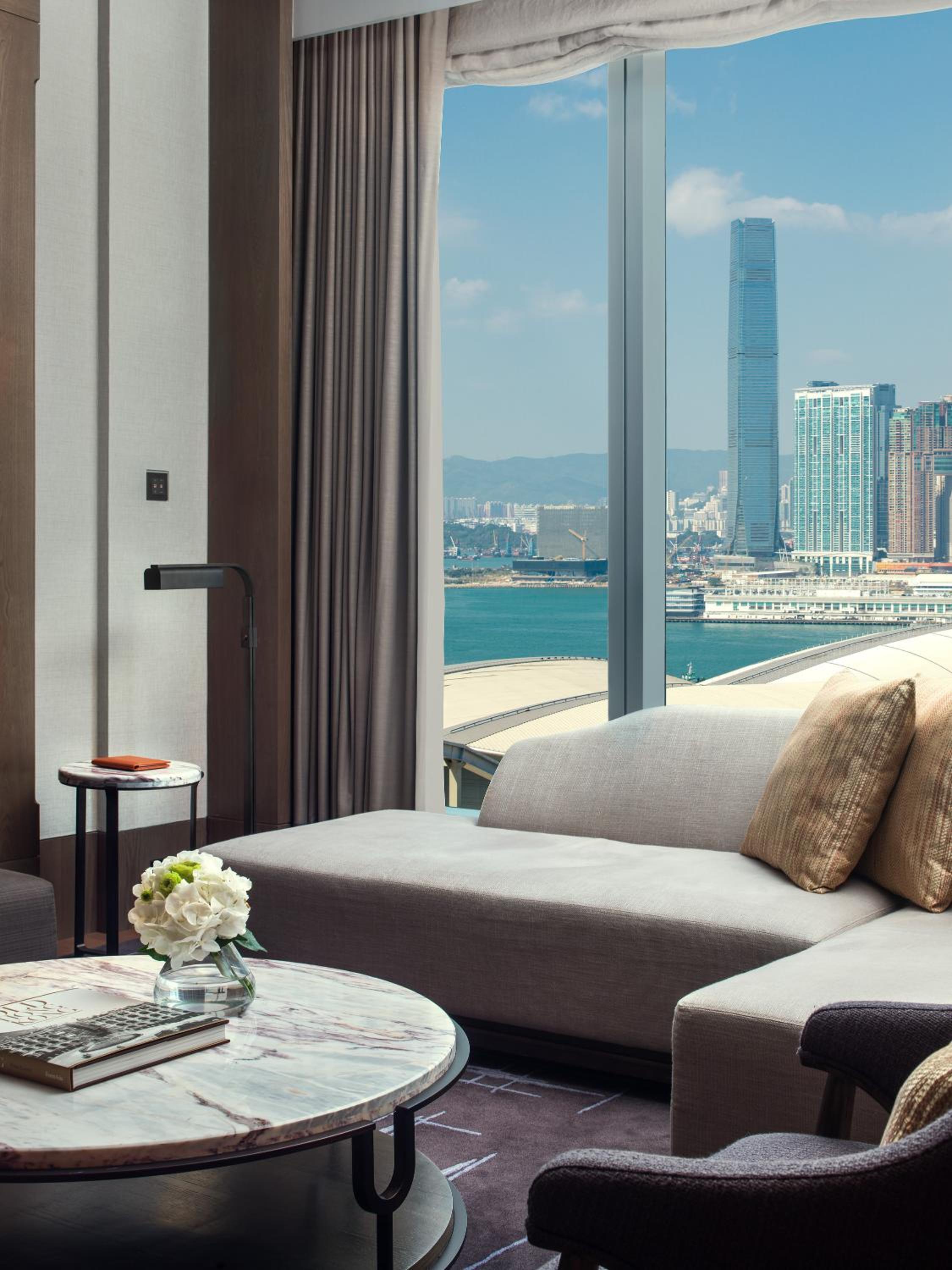 Metropolitan Suite, 1 Bedroom Suite, 1 King, Partial Harbor View